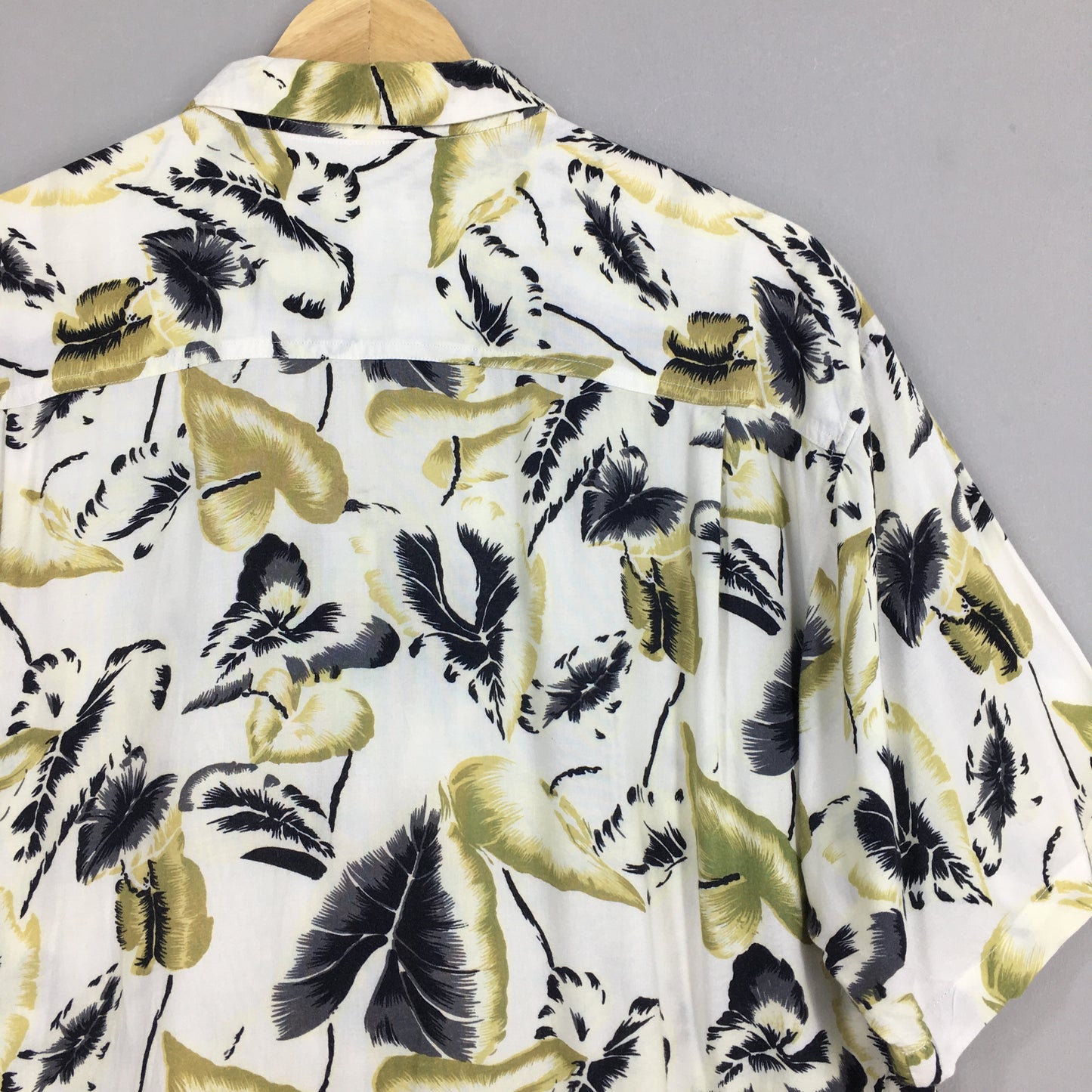 Vintage Tom Short Leaves Hawaii Aloha Rayon Shirts Medium