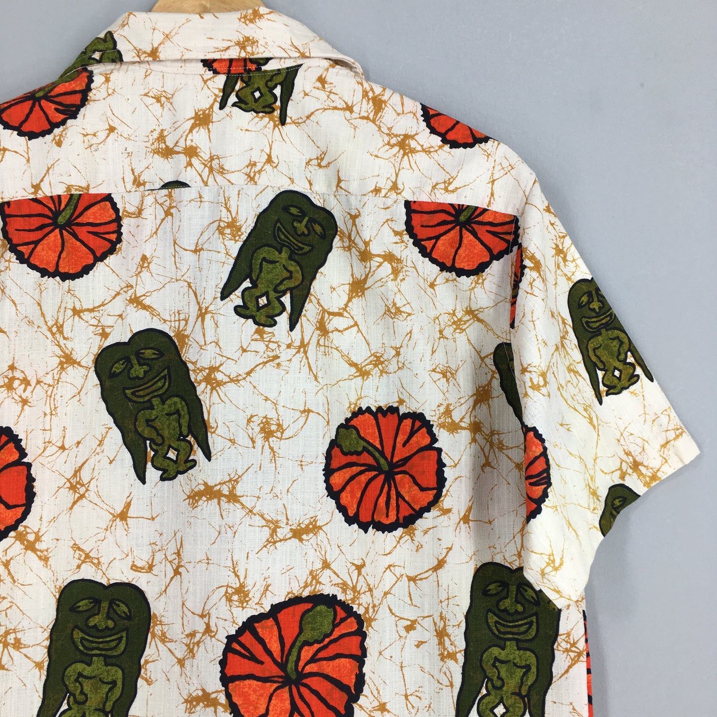 Aloha Wear Floral Shirt Medium Funky Multicolor Tropical Floral