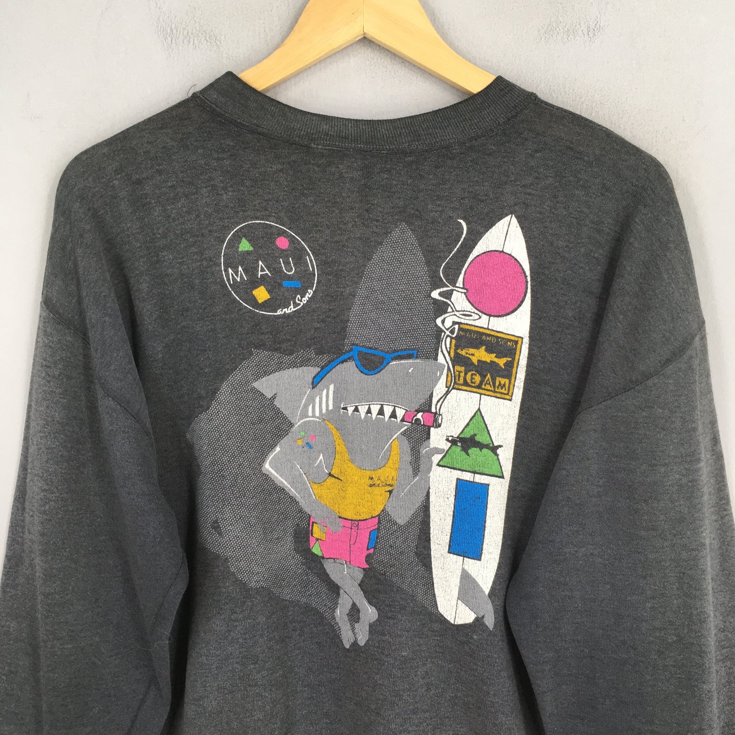 Maui & Sons Sharks Beach Wear Surfing Sweatshirt Medium