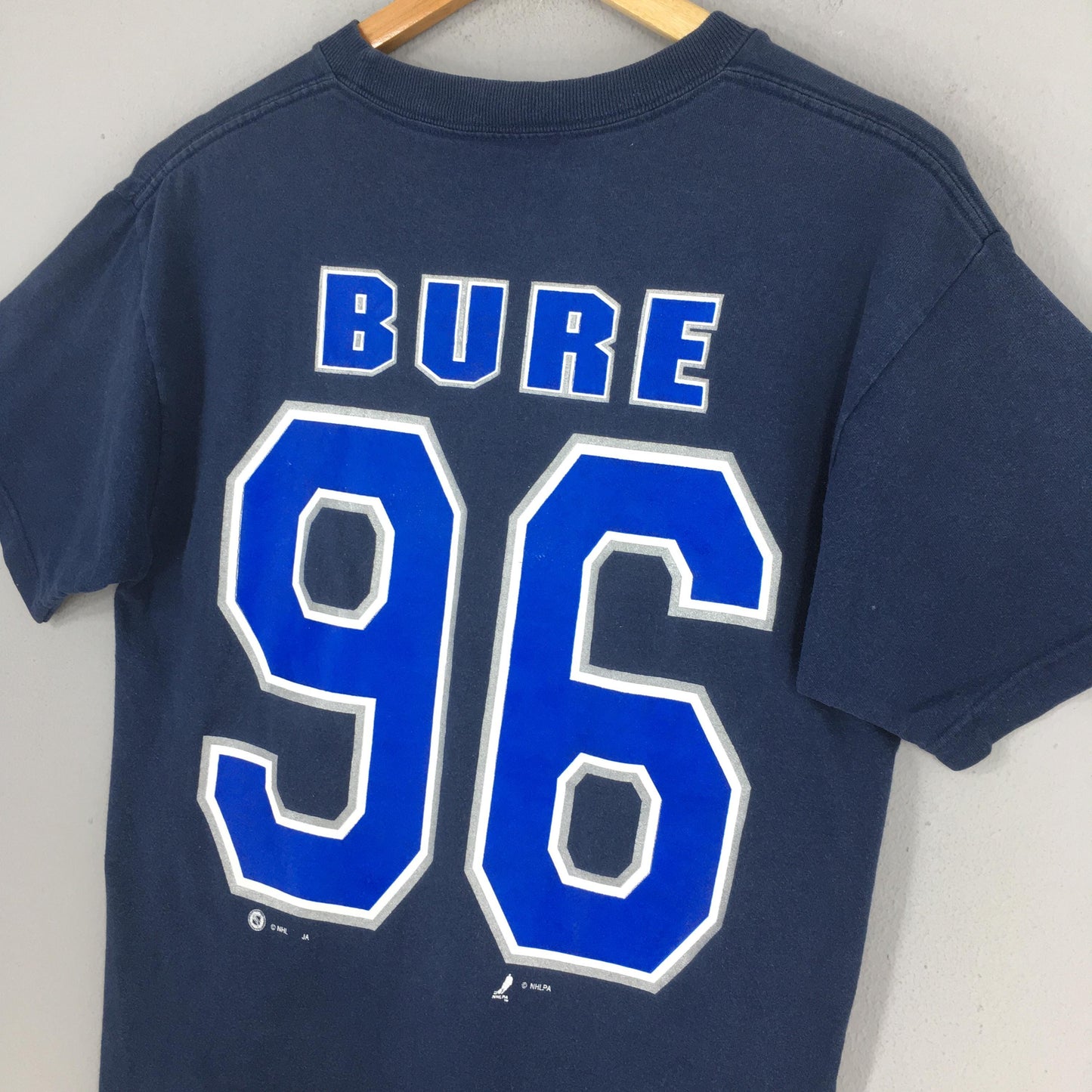 Vancouver Canucks NHL Blue T shirt Medium