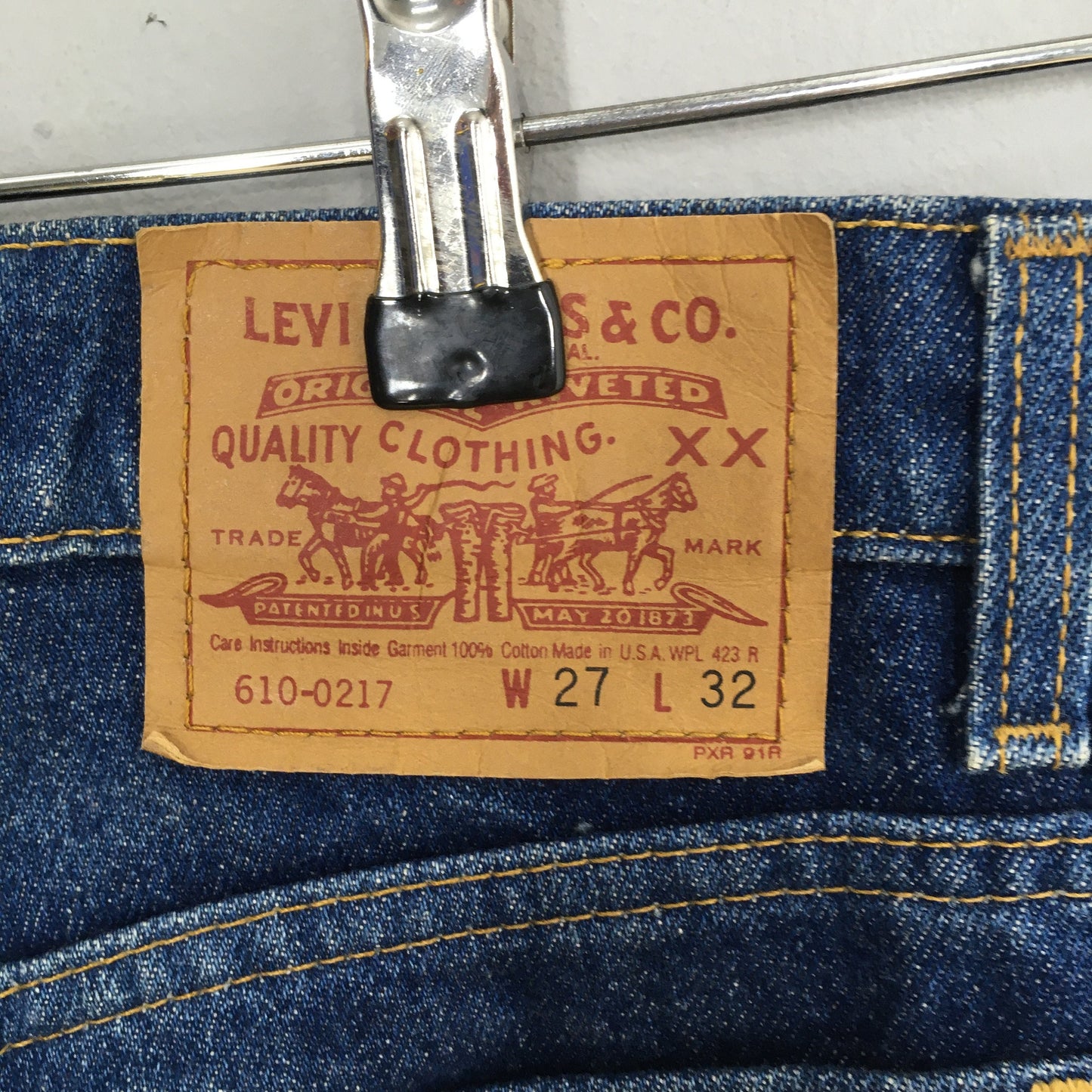 Levi's 610 Indigo Blue Jeans Slim Fit Denim Size 26x33