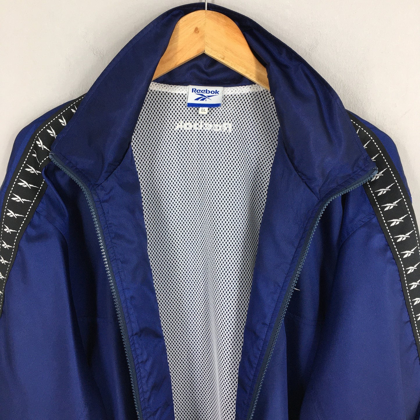 Reebok Sports Windbreaker Jacket XLarge