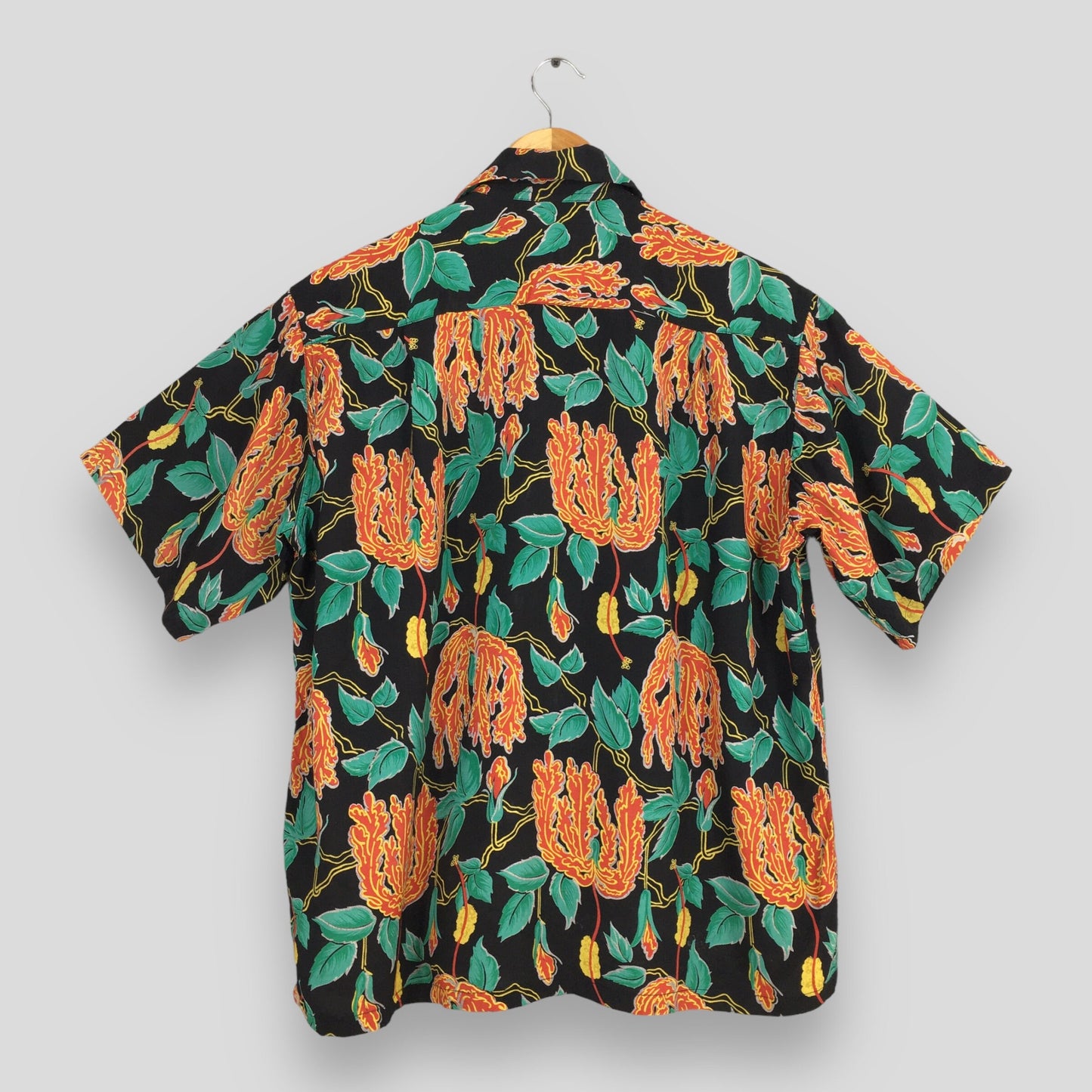 Leaves Hawaii Aloha Shirts Medium