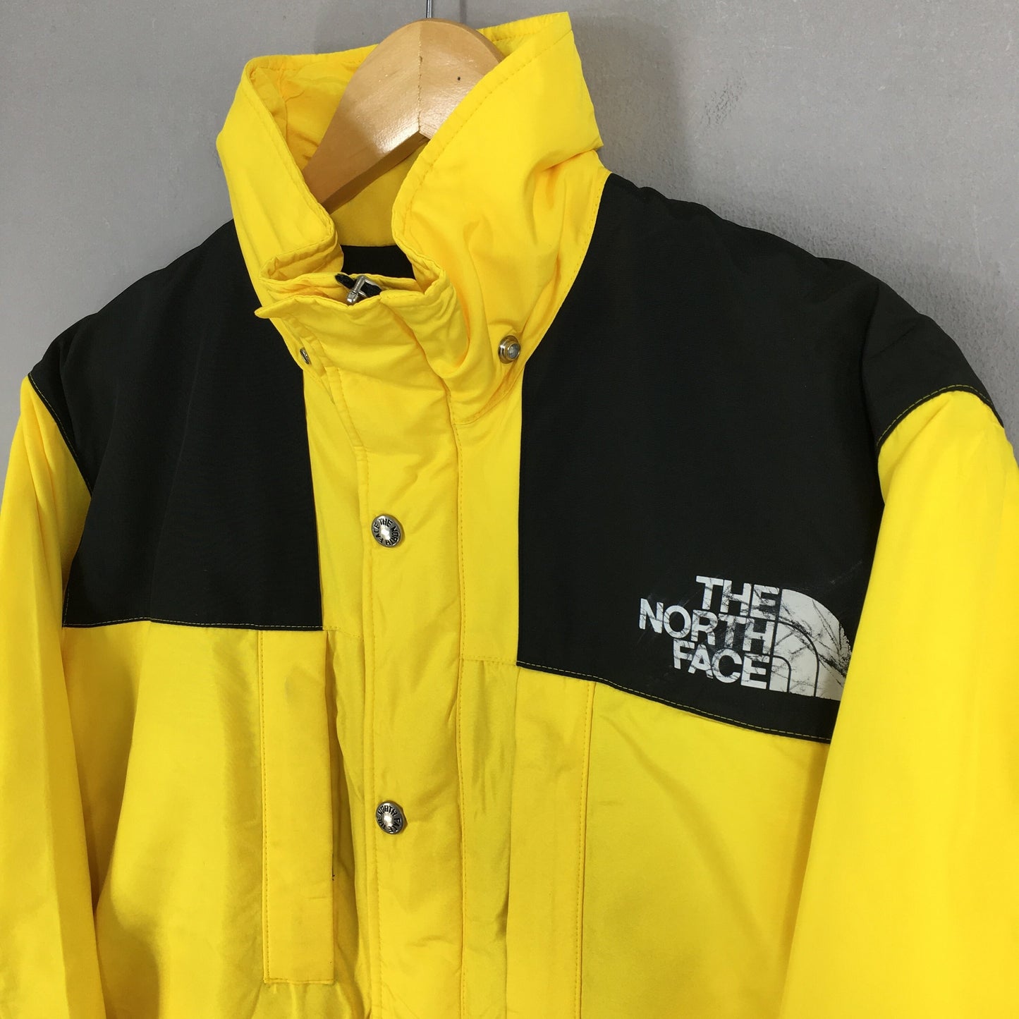 The North Face Gore Tex Windbreaker Hoodie Jacket Medium