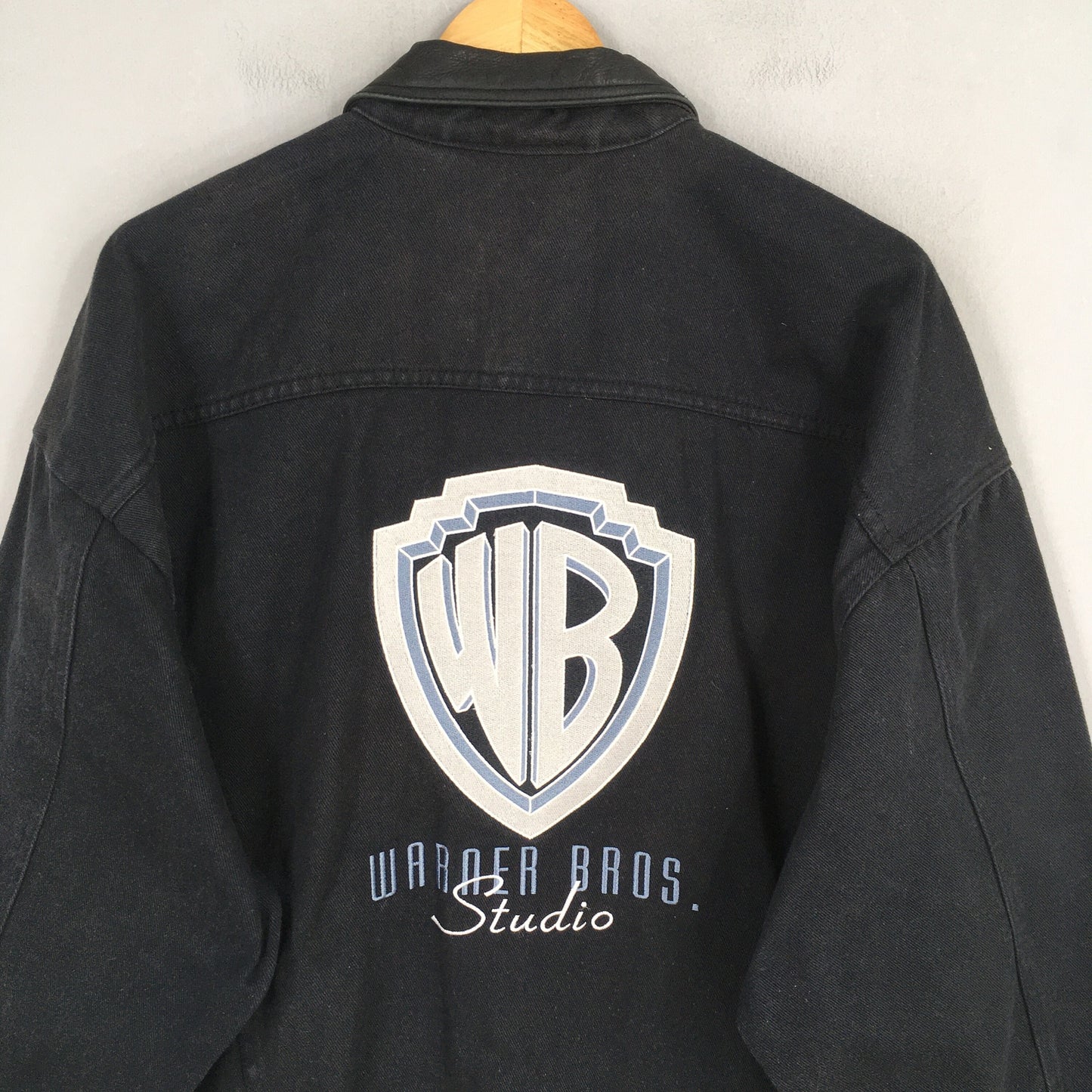 Looney Tunes Warner Bros Studio Denim Jacket Large