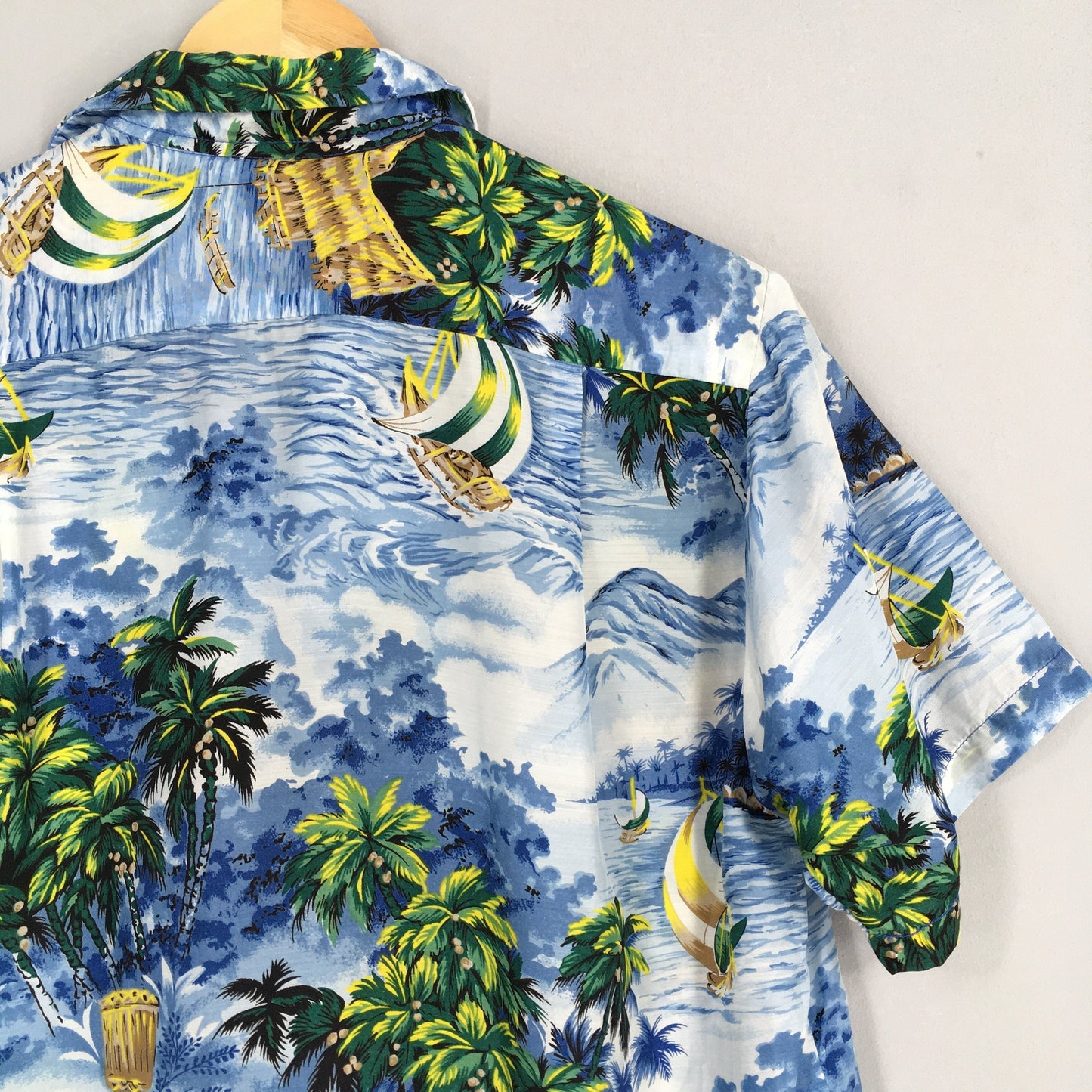 Diamond Head Sportswear Surfing Beach Rayon Shirt Small