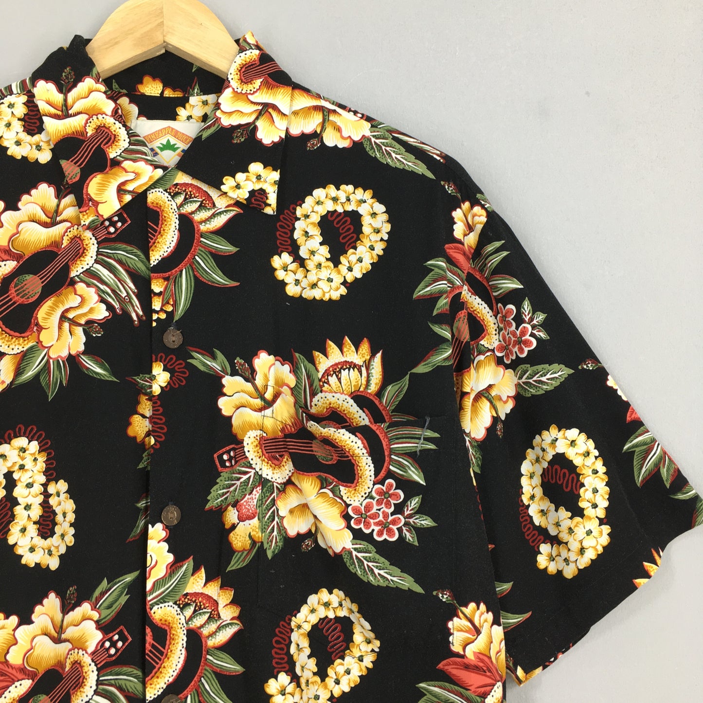 Vintage Aloha Floral Tropical Pineapples Hawaii Rayon Shirt Small