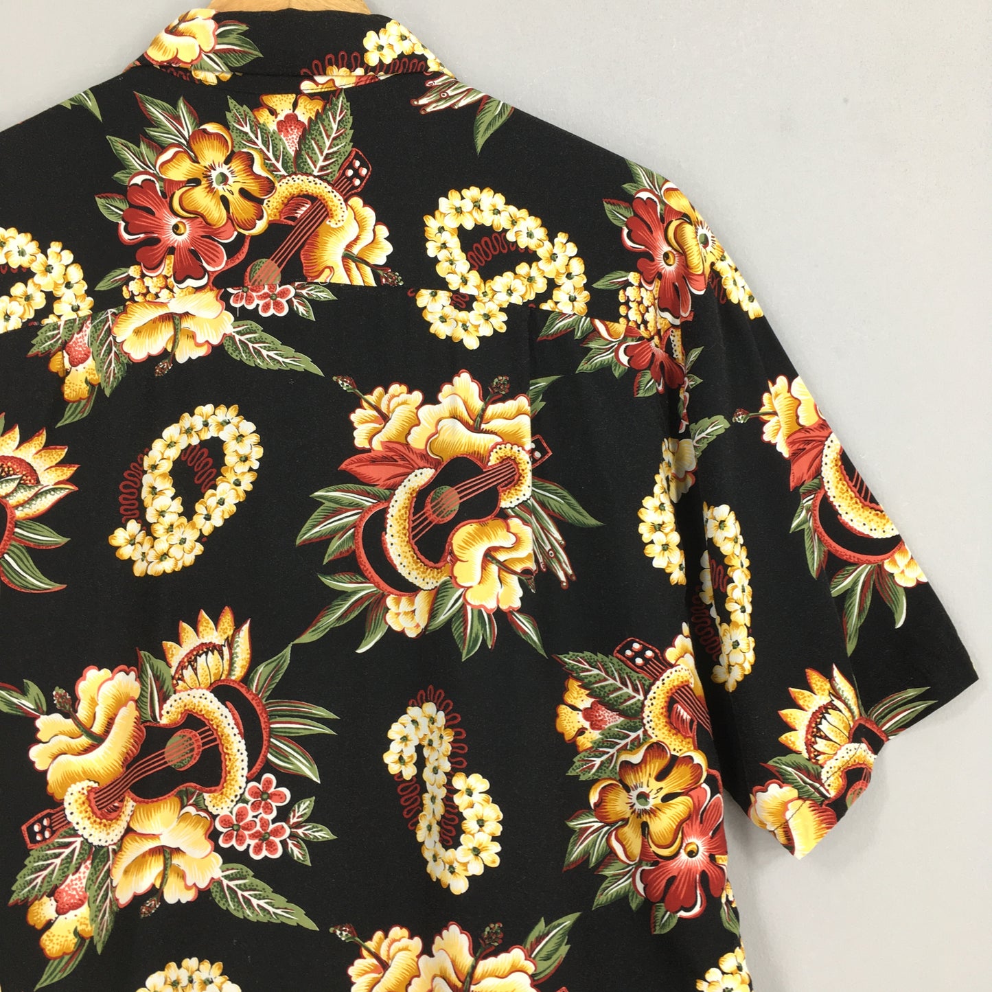 Vintage Aloha Floral Tropical Pineapples Hawaii Rayon Shirt Small