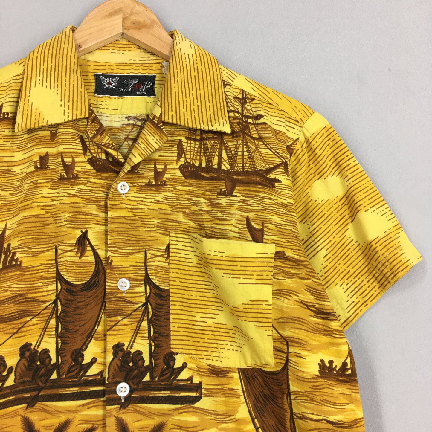 Vintage 90s Hawaiian Coconut Tree Ocean View Yellow Button Up Medium