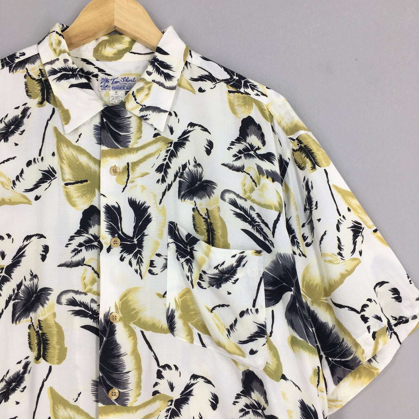 Vintage Tom Short Leaves Hawaii Aloha Rayon Shirts Medium