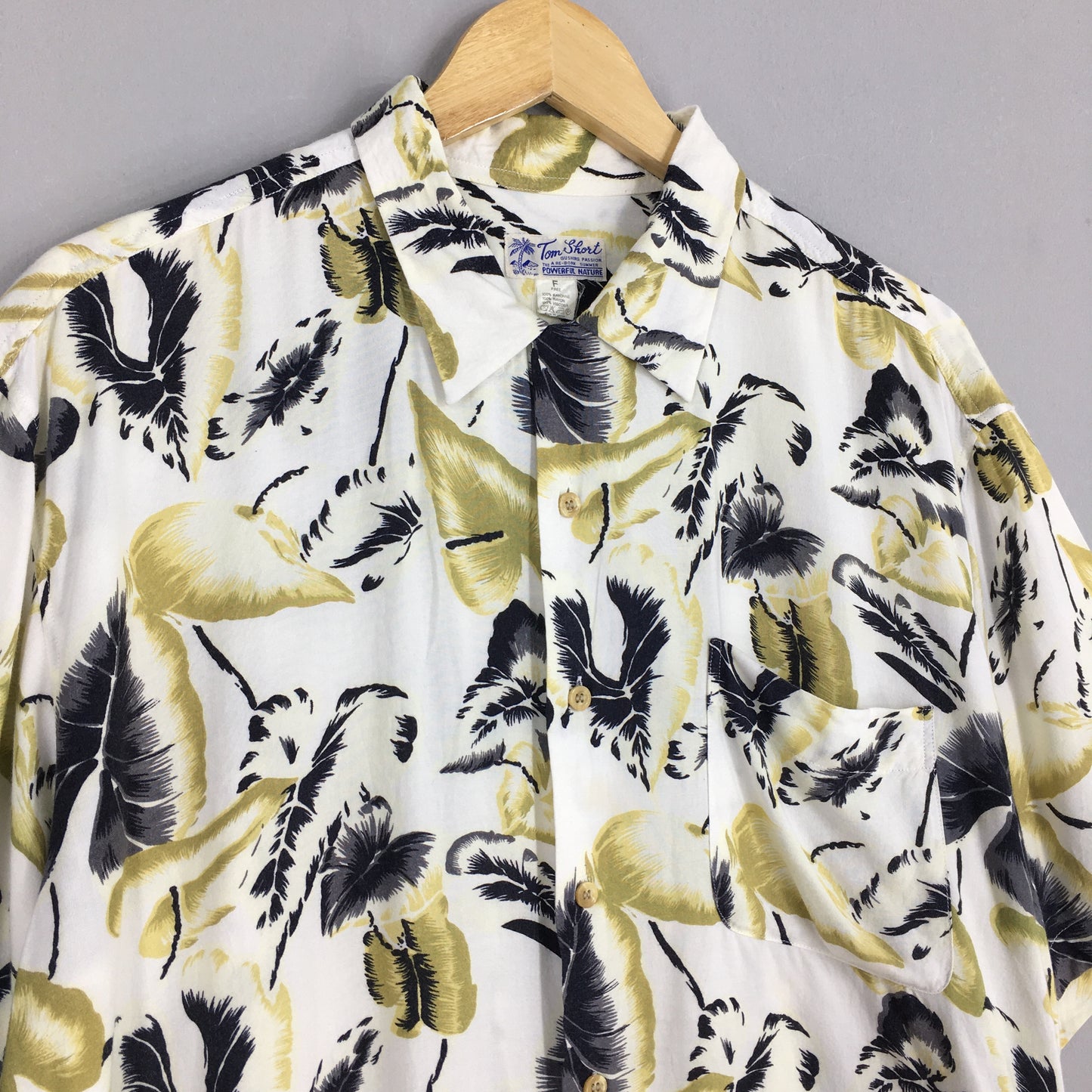 Vintage Tom Short Leaves Hawaii Aloha Rayon Shirts Medium