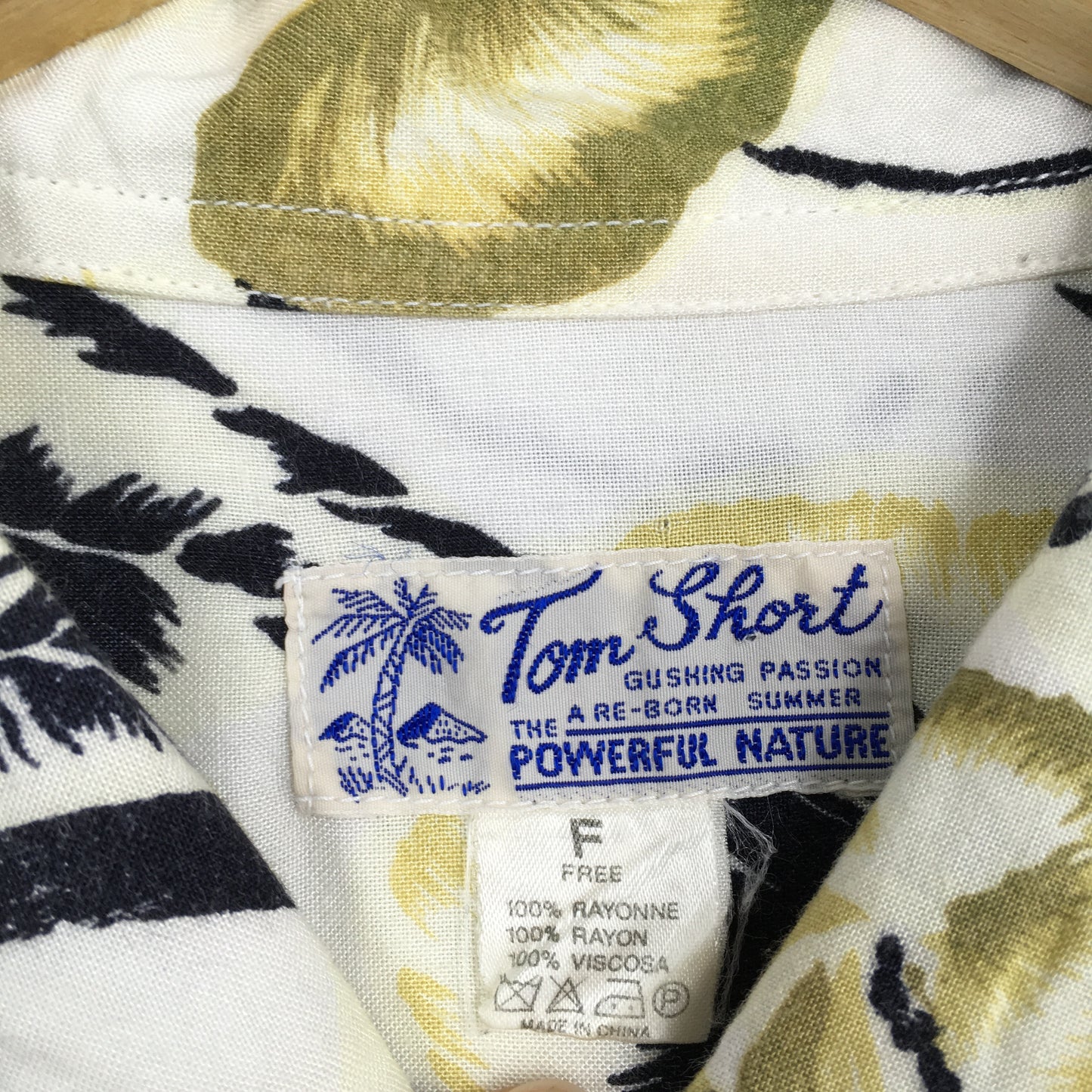 Vintage Tom Short Leaves Hawaii Aloha Rayon Shirts Medium