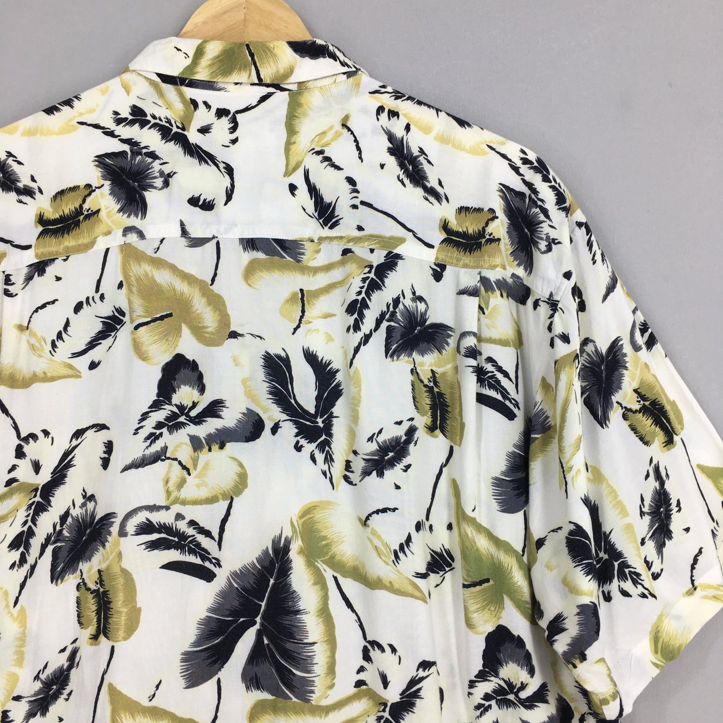 Vintage Tom Short Leaves Hawaii Aloha Rayon Shirts Medium