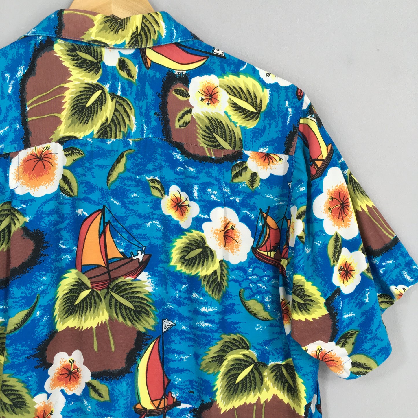 Hawaiian Sailing Beach Rayon Shirt Medium