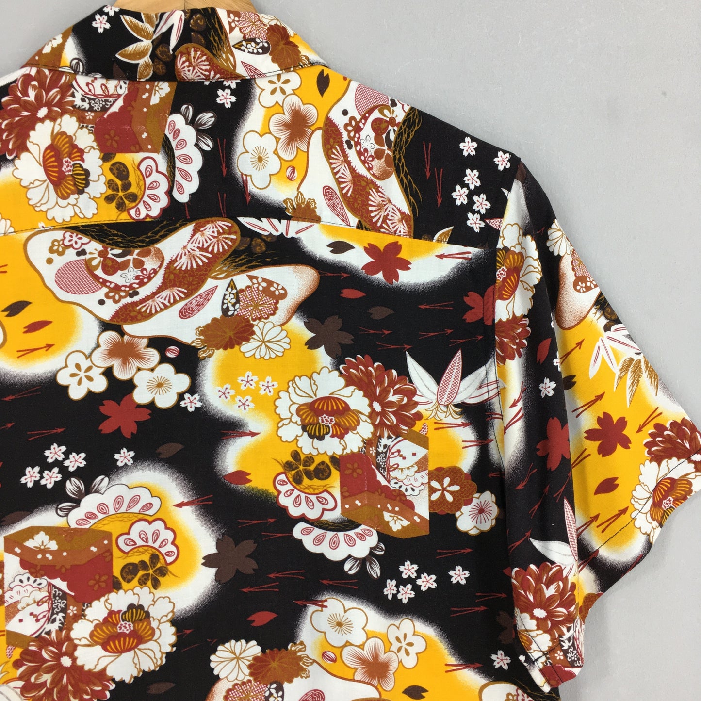 Nepuca Aloha Wear Rayon Floral Shirt Medium