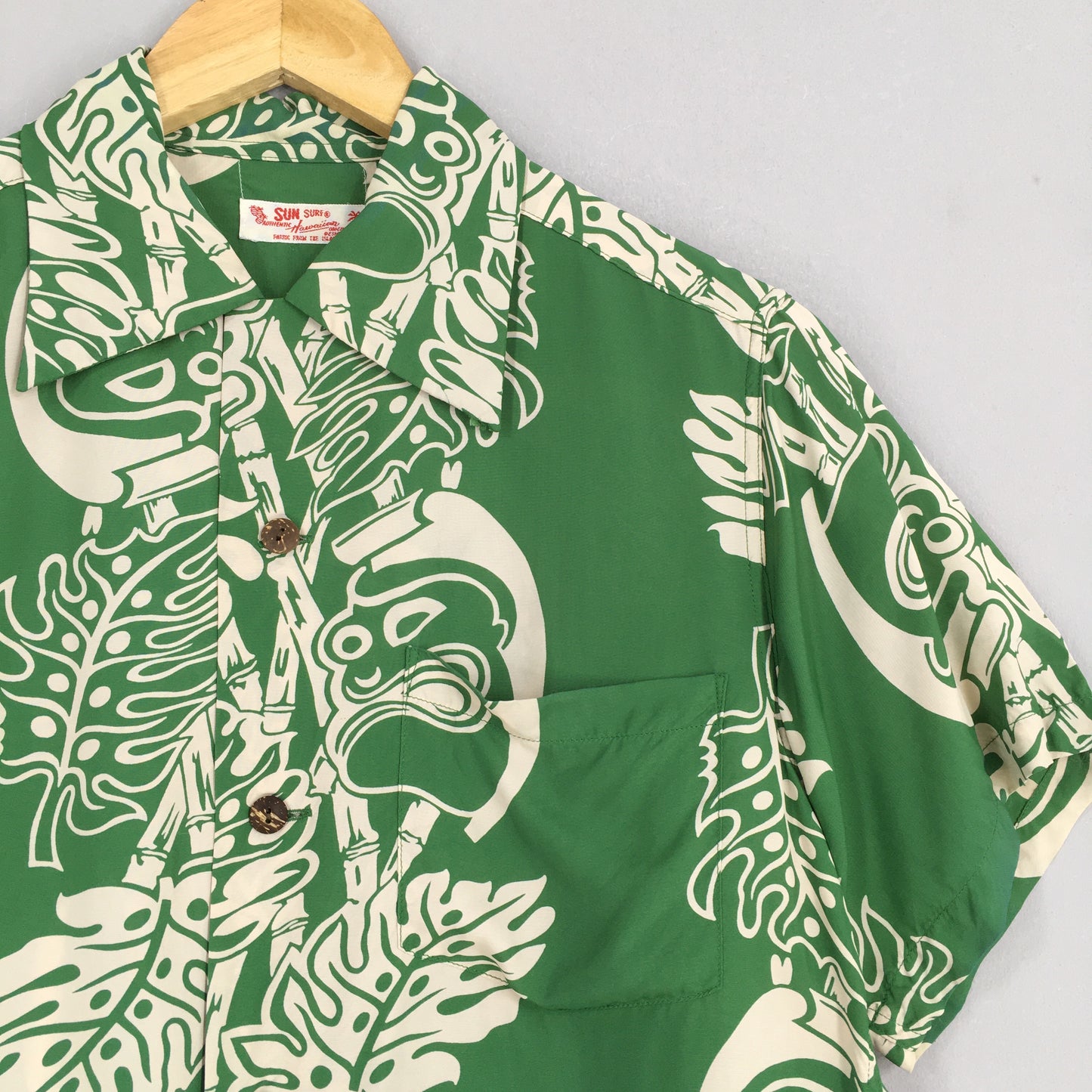 Sun Surf Hawaiian Floral Leaf Rayon Shirt Small