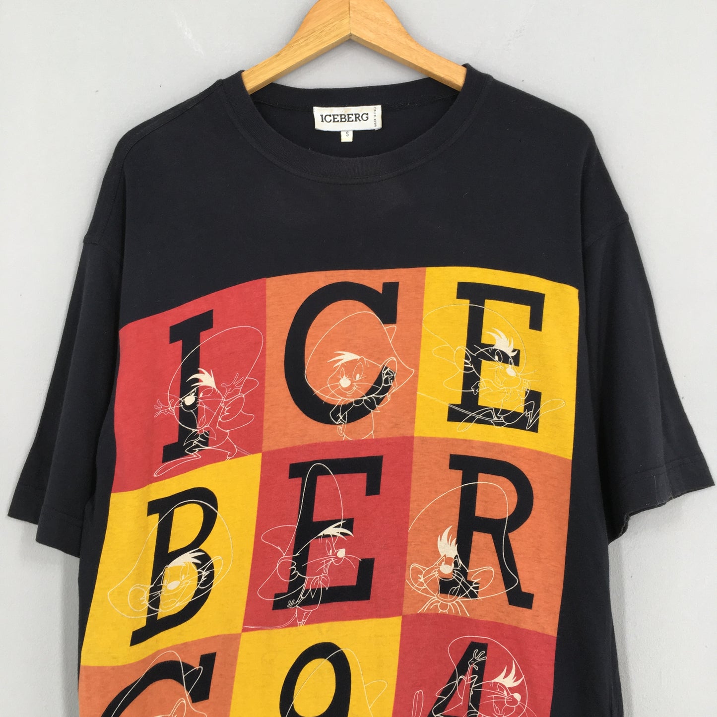 Iceberg Italy Cartoon Tshirt Small