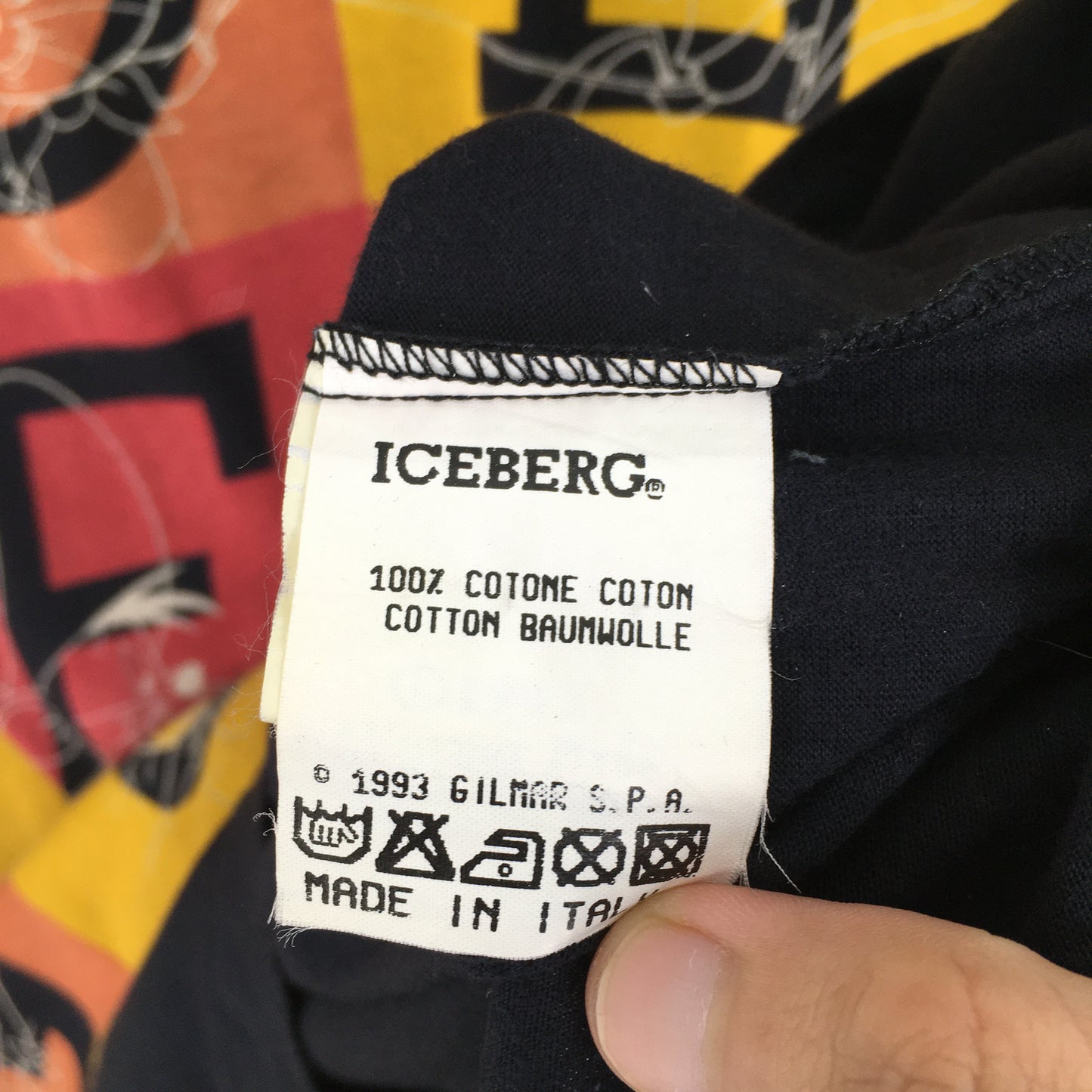 Iceberg Italy Cartoon Tshirt Small