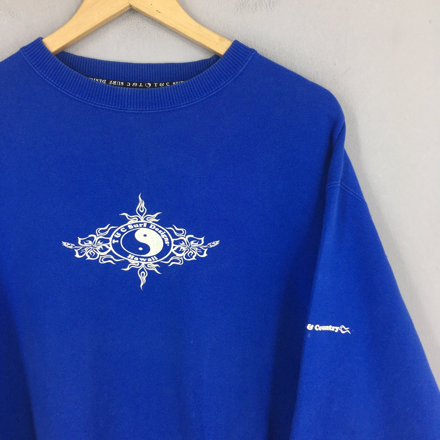 T&amp;C Surf Designs Blue Sweatshirt Medium