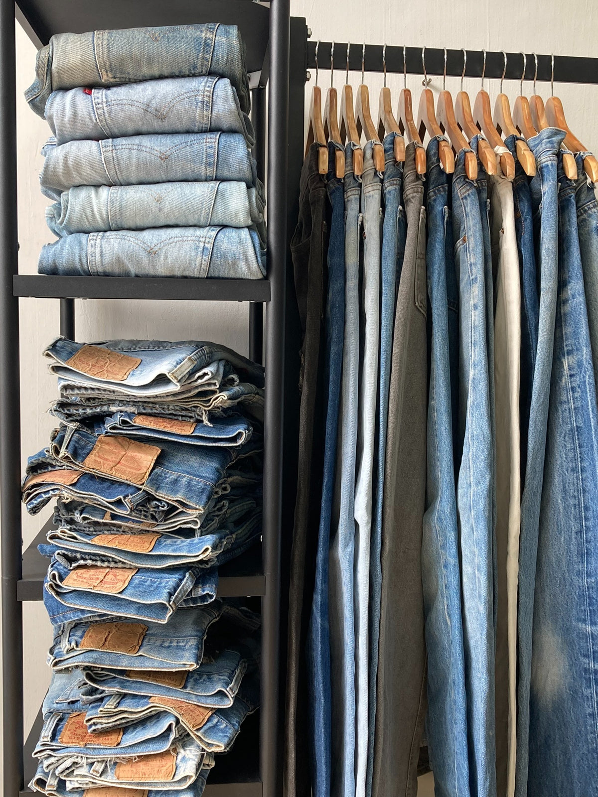 AXEVIN curated vintage Levi's jeans