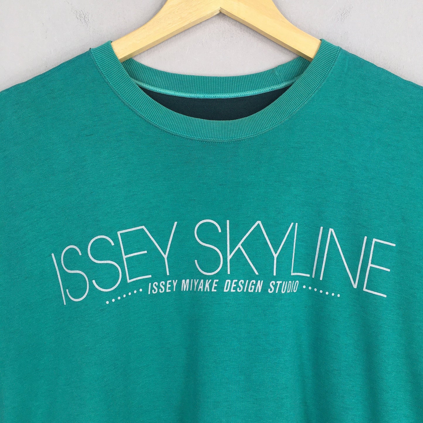 Issey Skyline Design Green Tshirt Medium