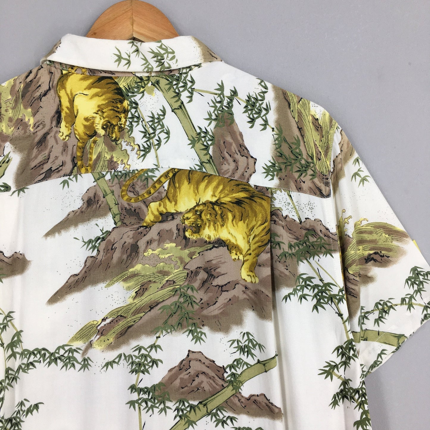 Tiger Roar Bamboo Aloha Hawaii Rayon Shirt Large