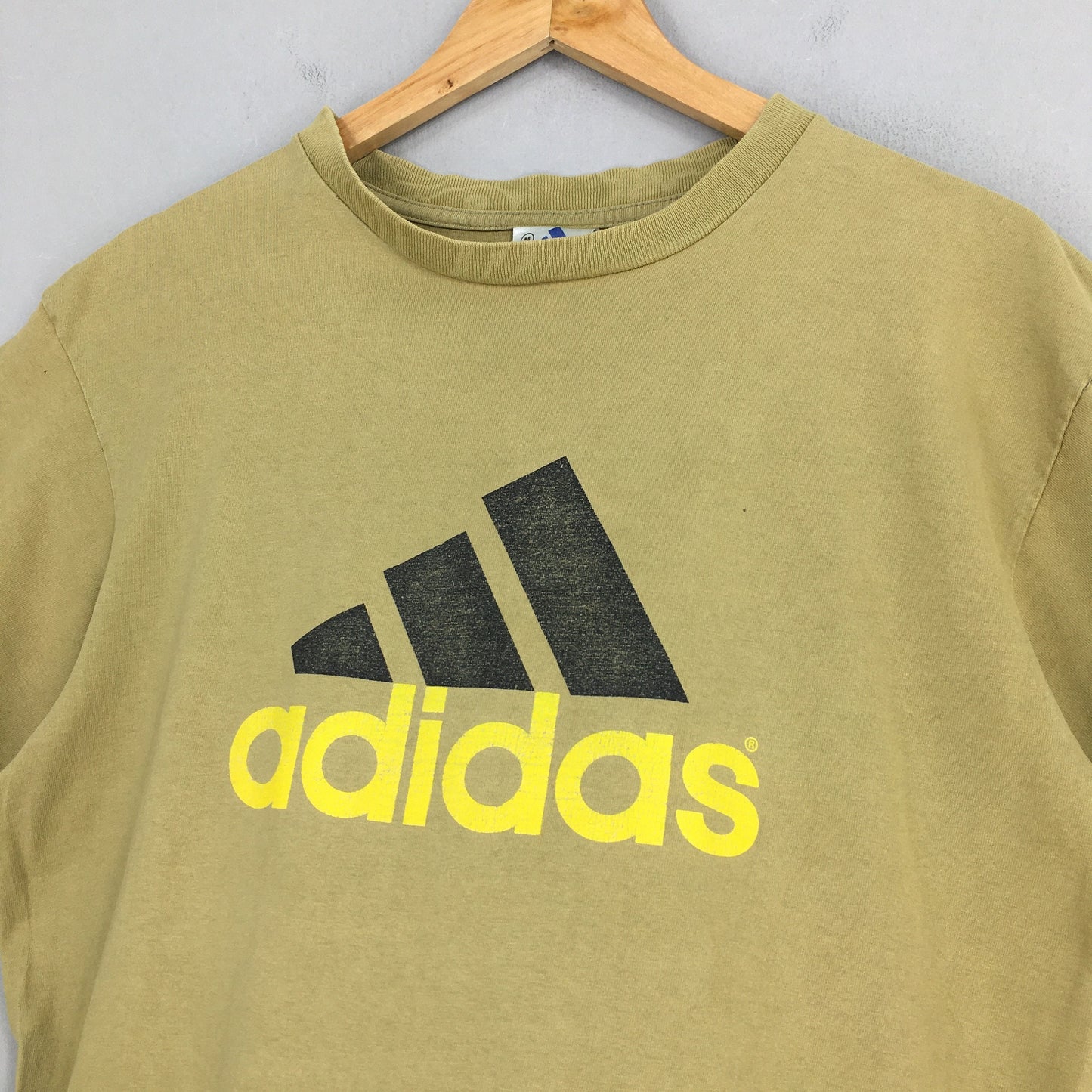 Adidas Beige T shirt Medium