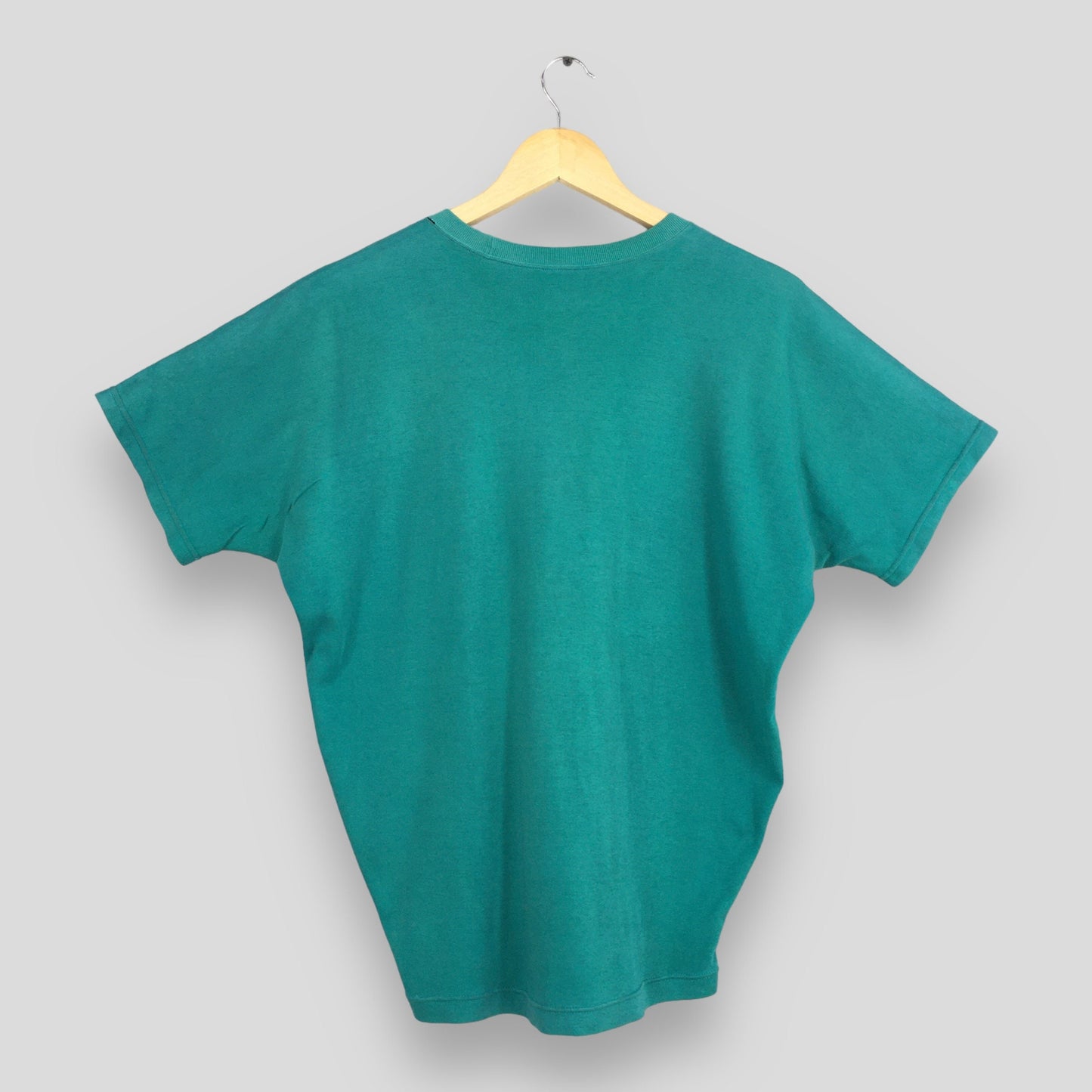 Issey Skyline Design Green Tshirt Medium