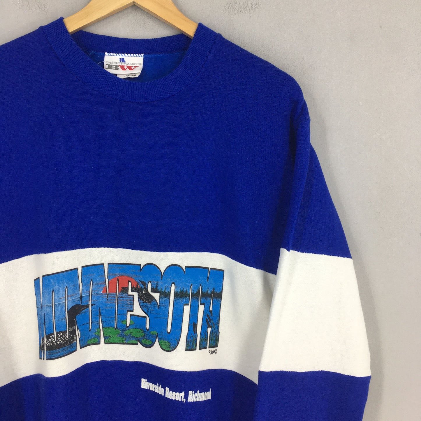 Minnesota Riverside Resort Sweatshirt Large