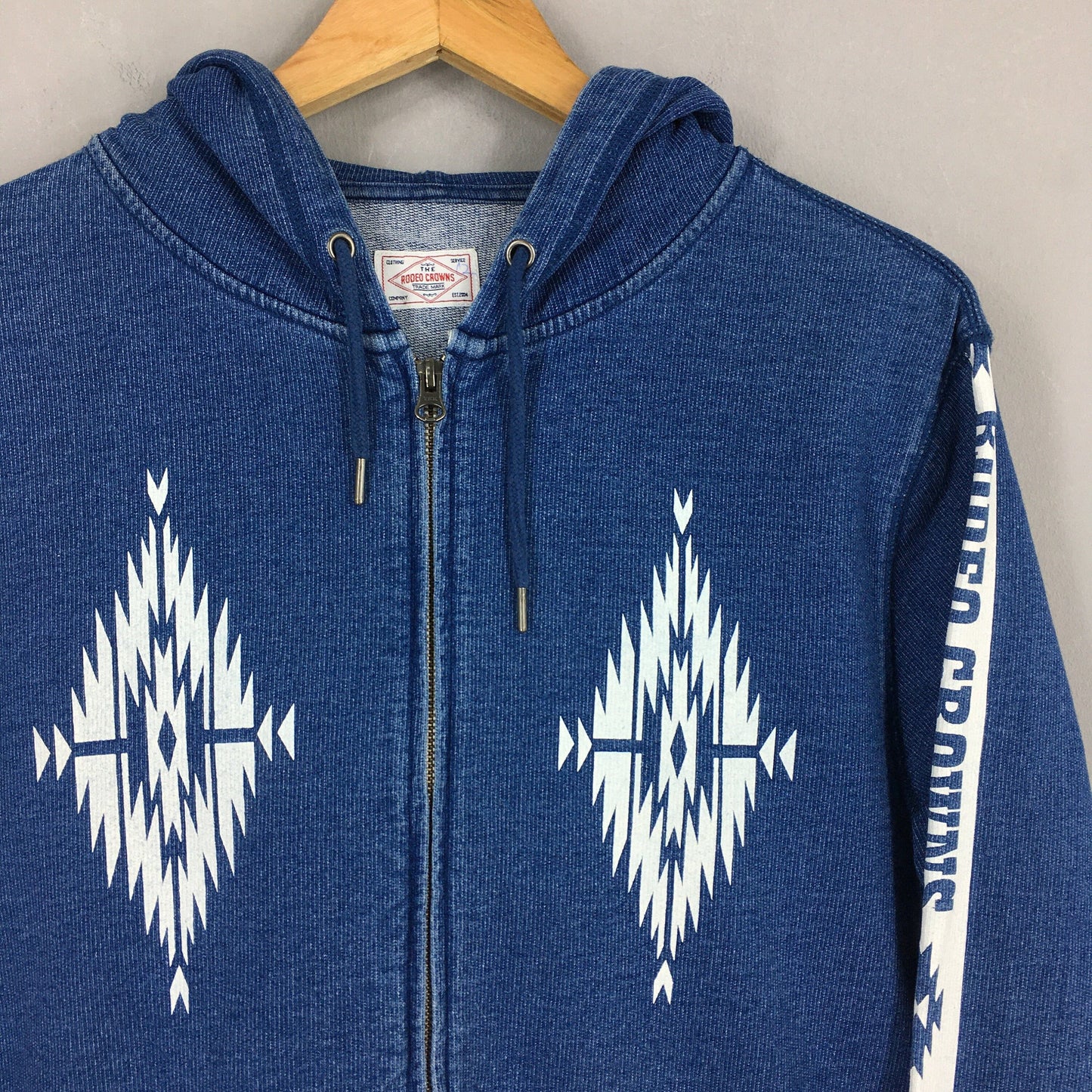 Rodeo Crowns Blue Hoodie Sweater Medium