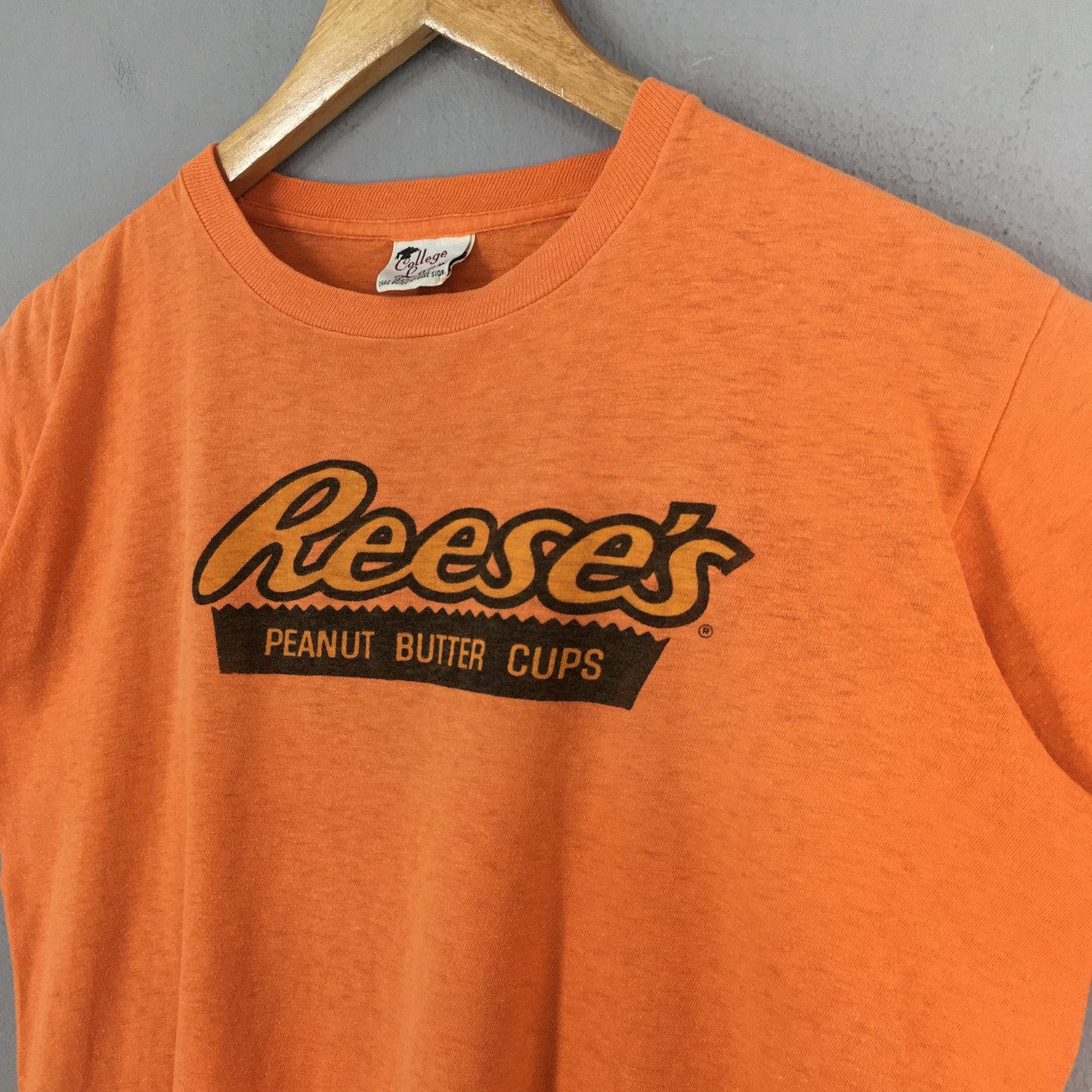 Reese's Peanut Butter Cups Orange Tshirt Large