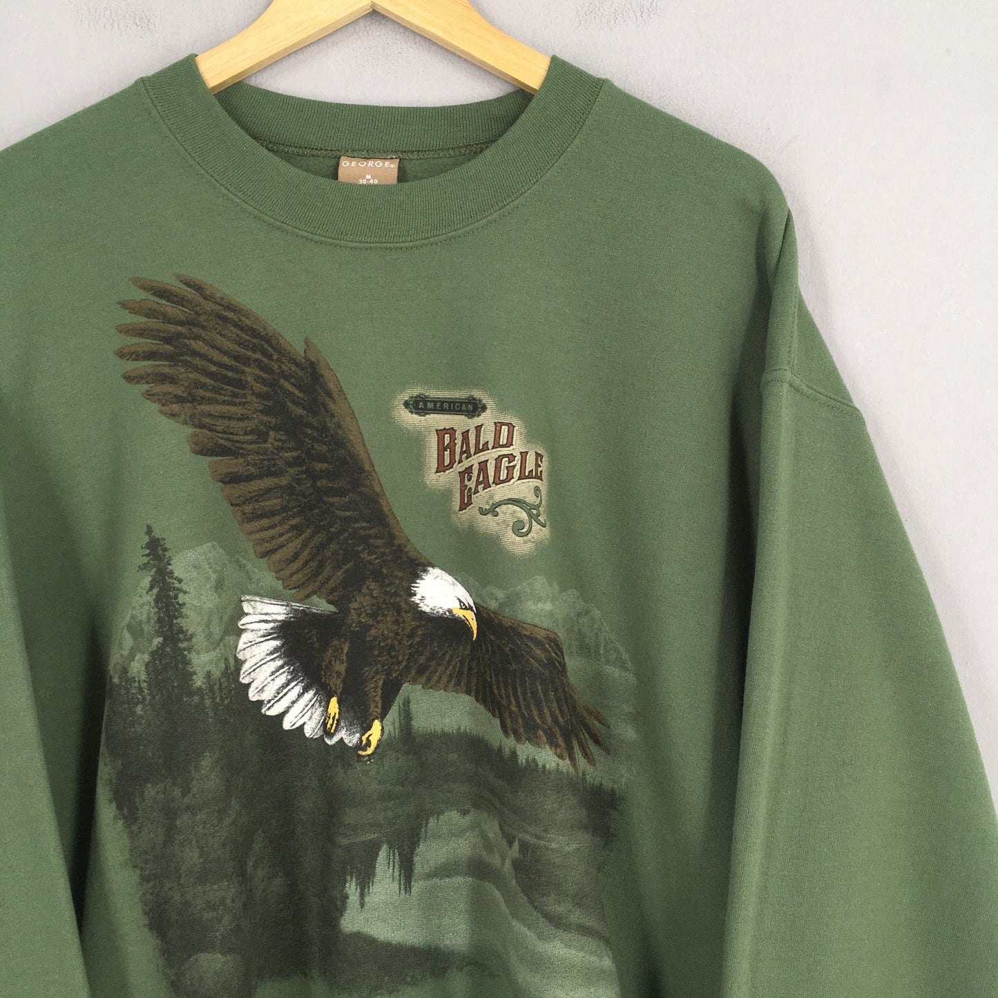 Alaska Bald Eagles Green Sweatshirt Medium