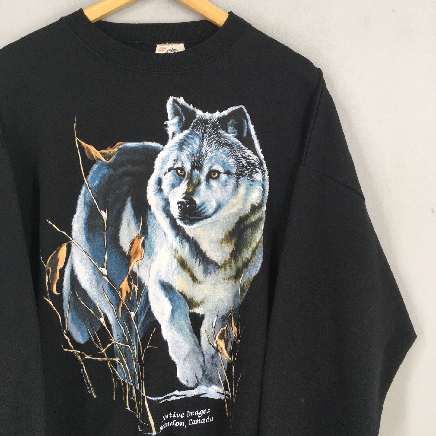 The Wolf Wildlife Brandon Canada Sweatshirt Medium