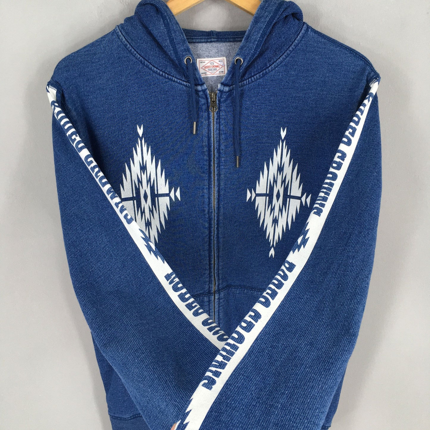 Rodeo Crowns Blue Hoodie Sweater Medium