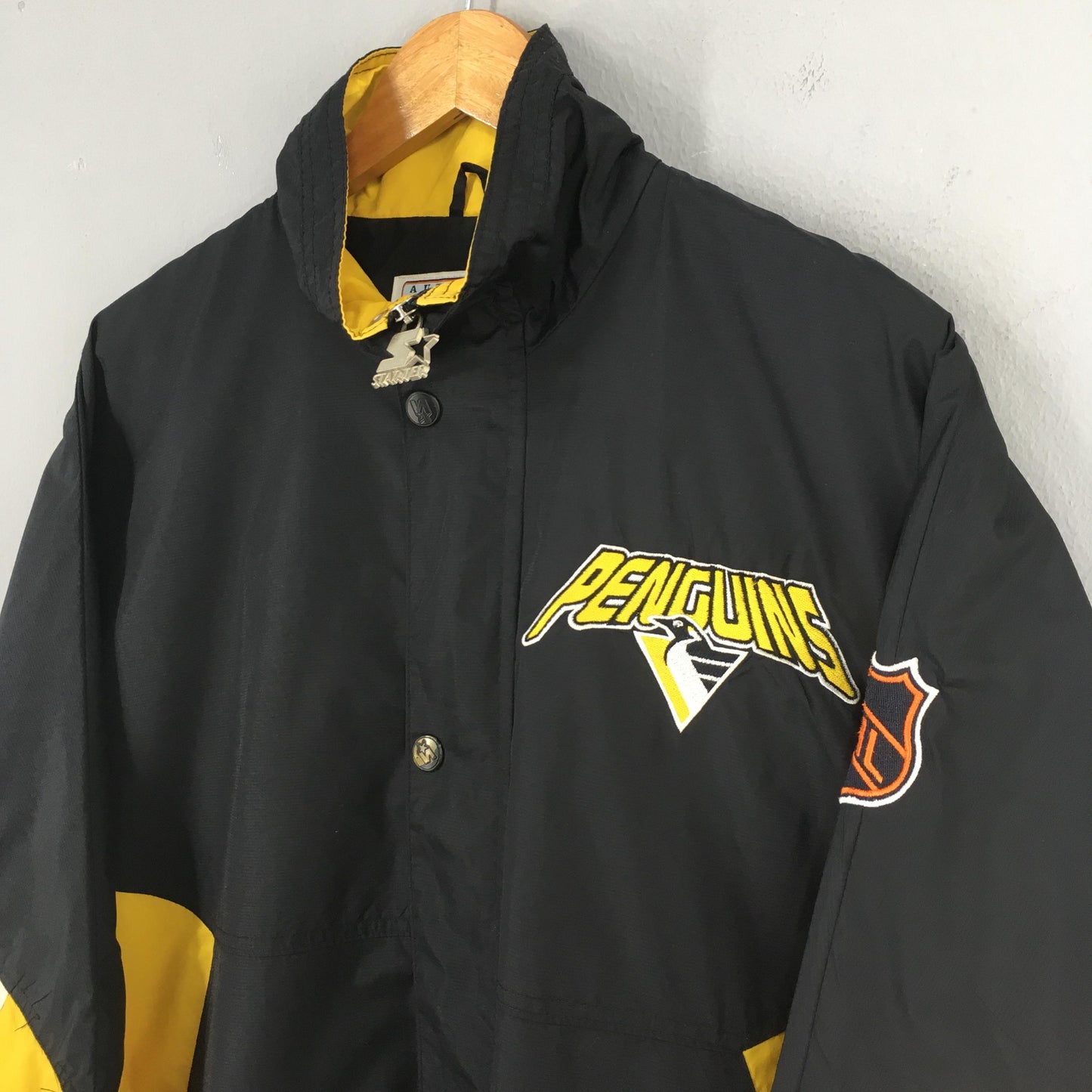 Pittsburgh Peguins NHL Windbreaker Jacket Large