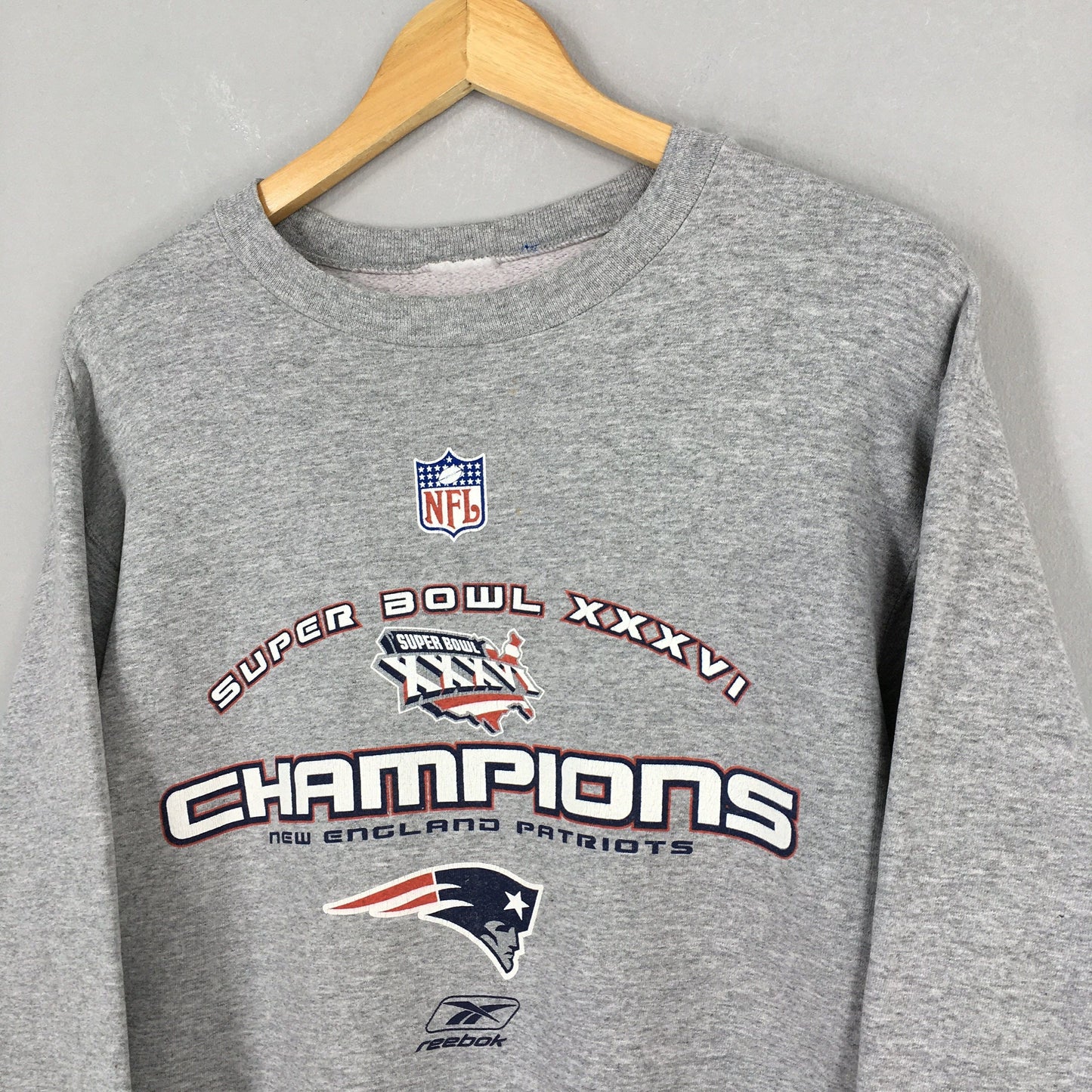 Super Bowl XXXVI Champion Nfl Sweatshirt Medium