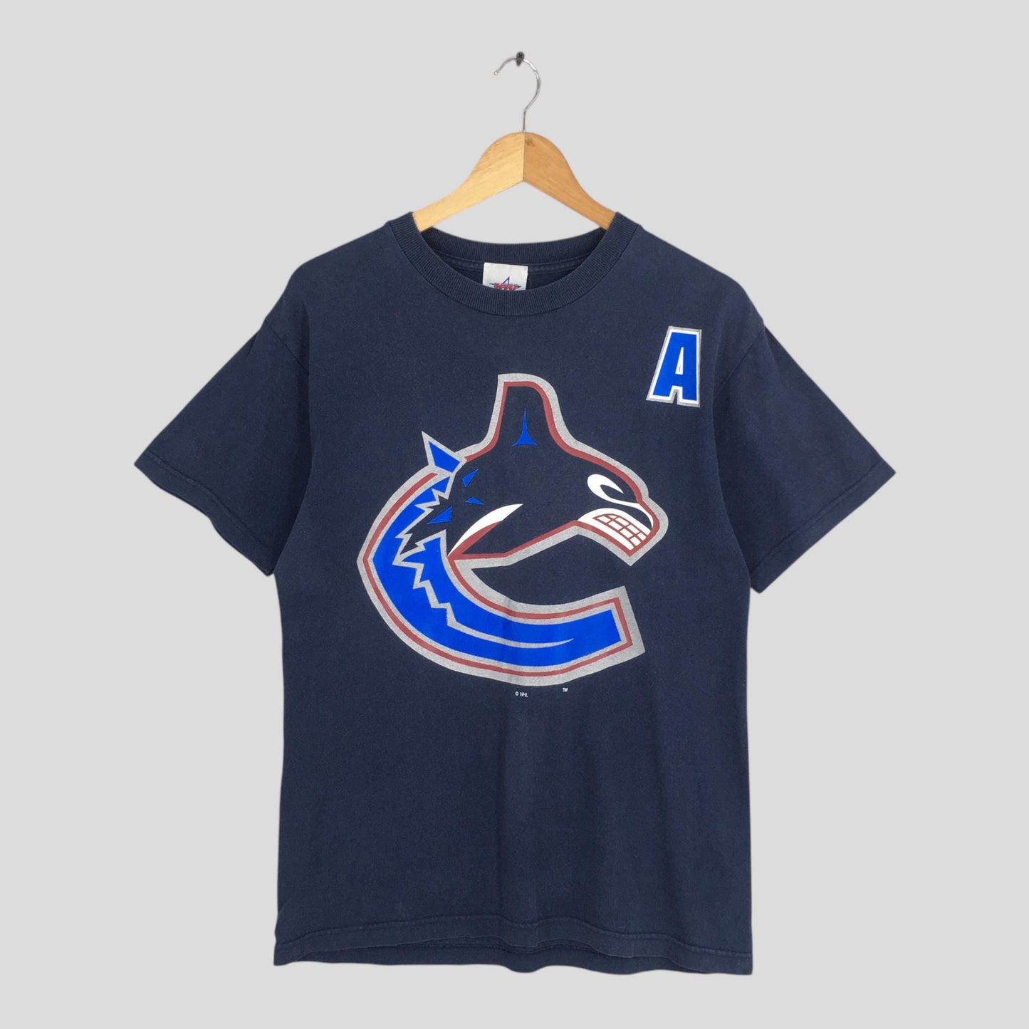 Vancouver Canucks NHL Blue T shirt Medium