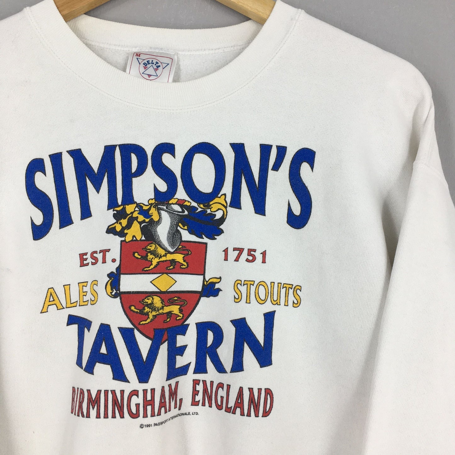 Simpson’s Tavern Restaurant White Sweater Medium