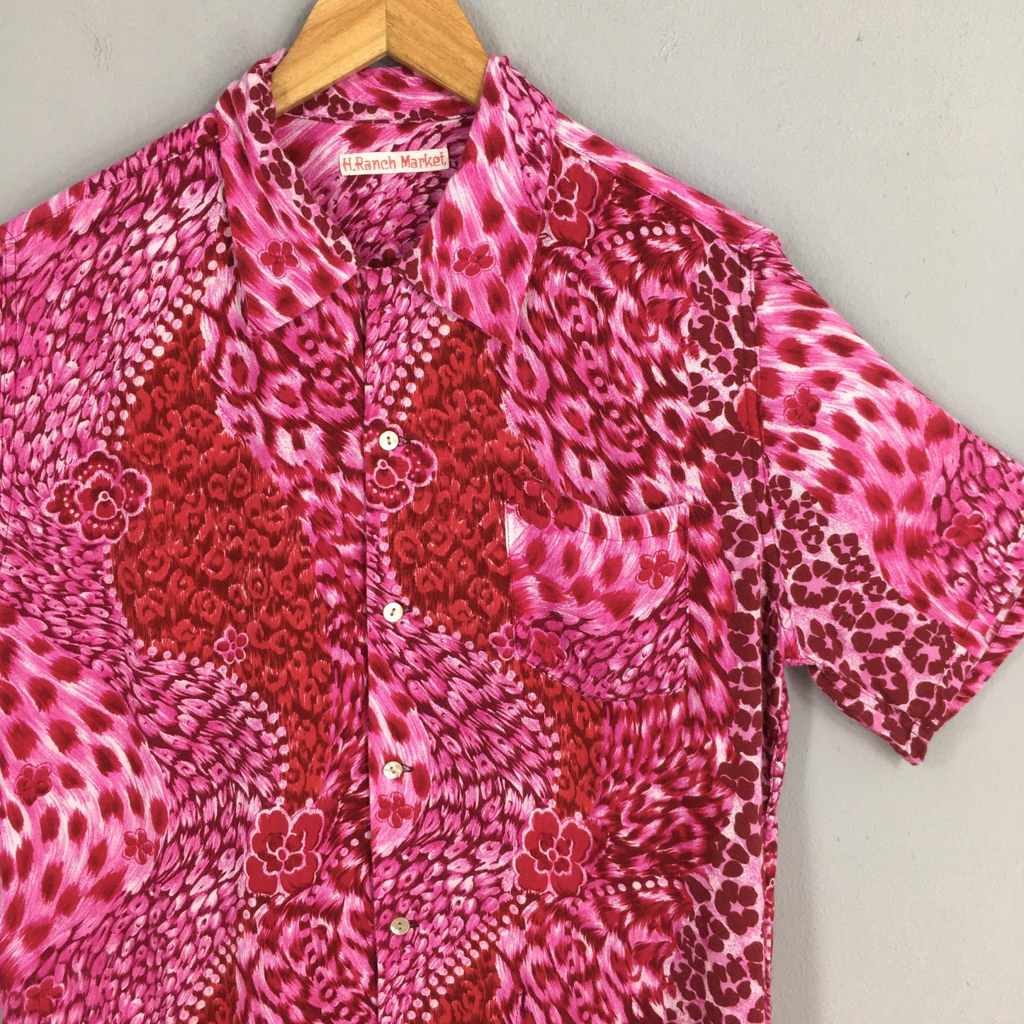 HR Market Psychedelic Hawaiian Aloha Pink Shirt Medium