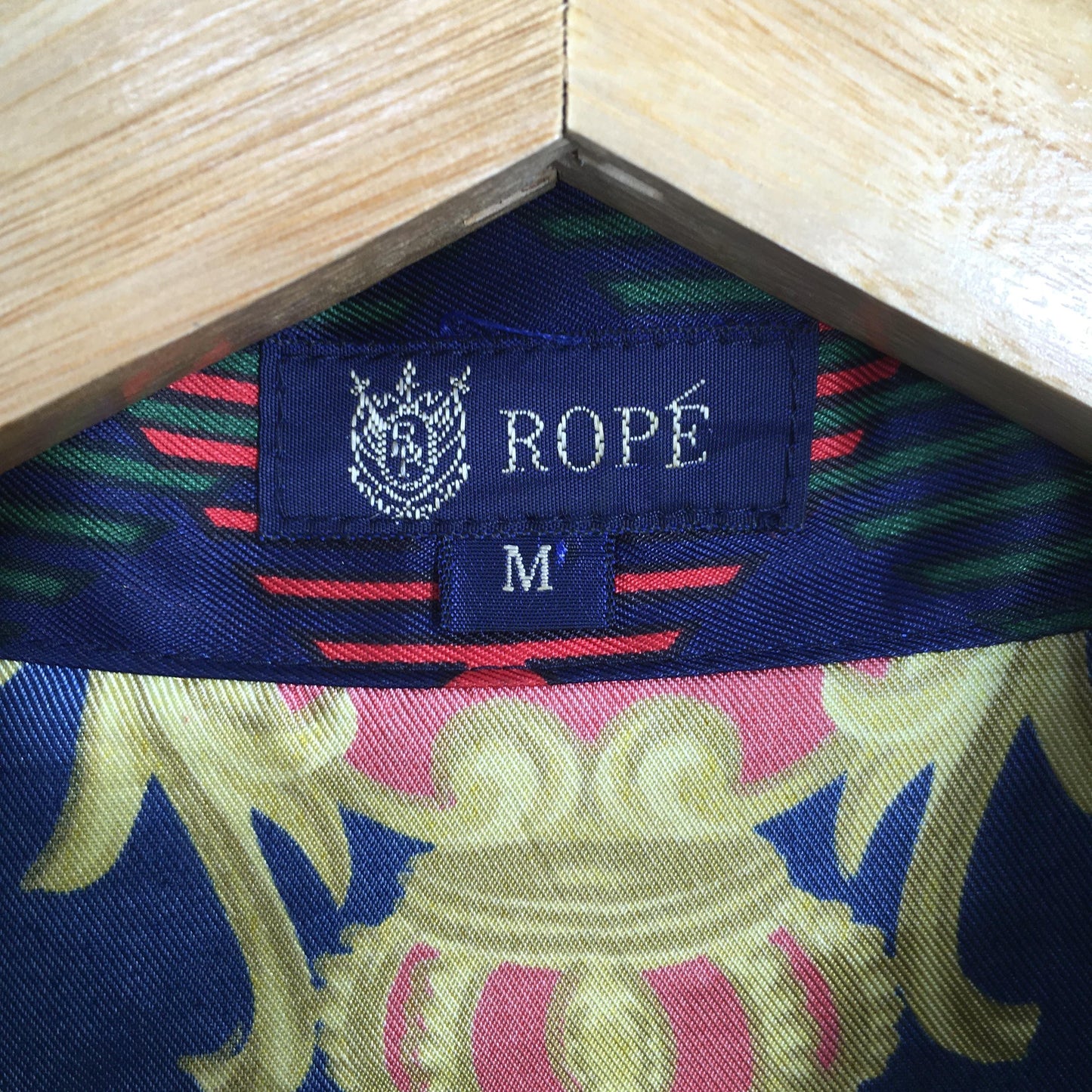 Novelty Baroque Crest Casual Shirt Medium