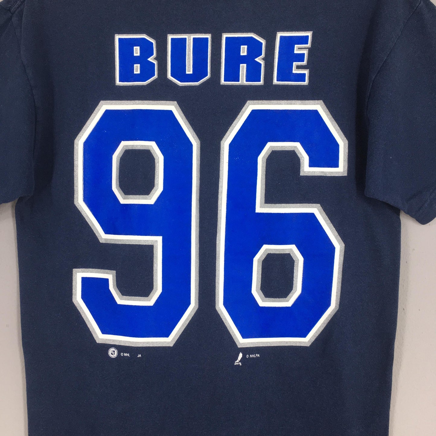 Vancouver Canucks NHL Blue T shirt Medium