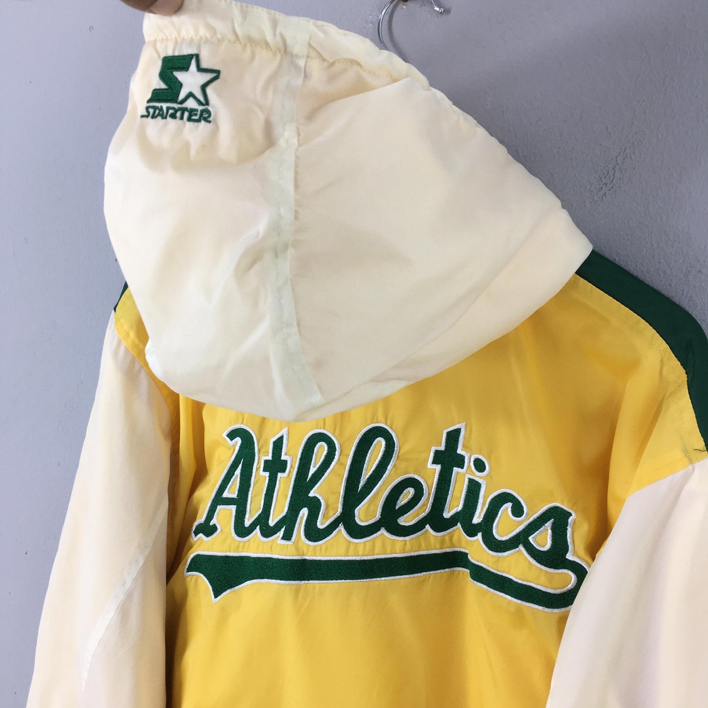 Starter Oakland Athletics MLB Windbreaker Jacket Medium