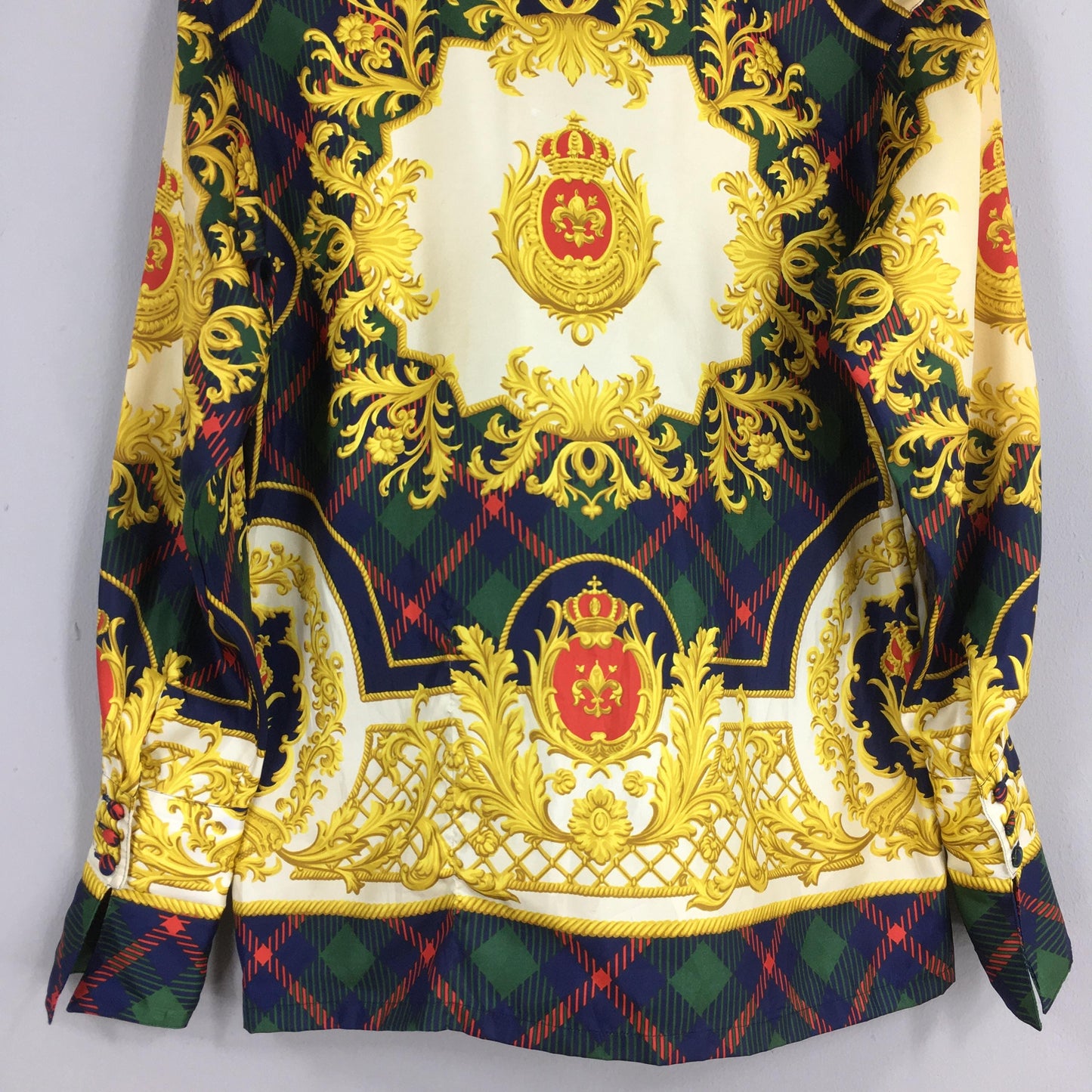 Novelty Baroque Crest Casual Shirt Medium