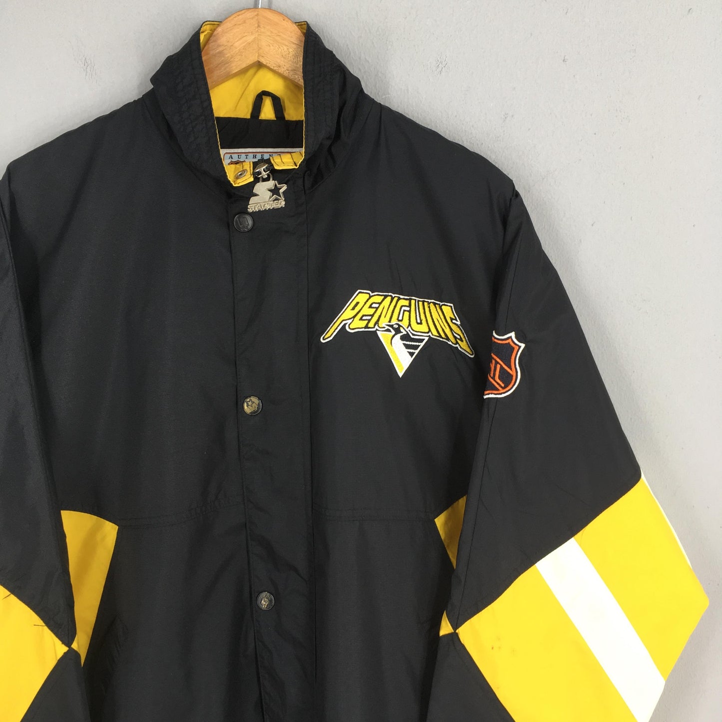 Pittsburgh Peguins NHL Windbreaker Jacket Large