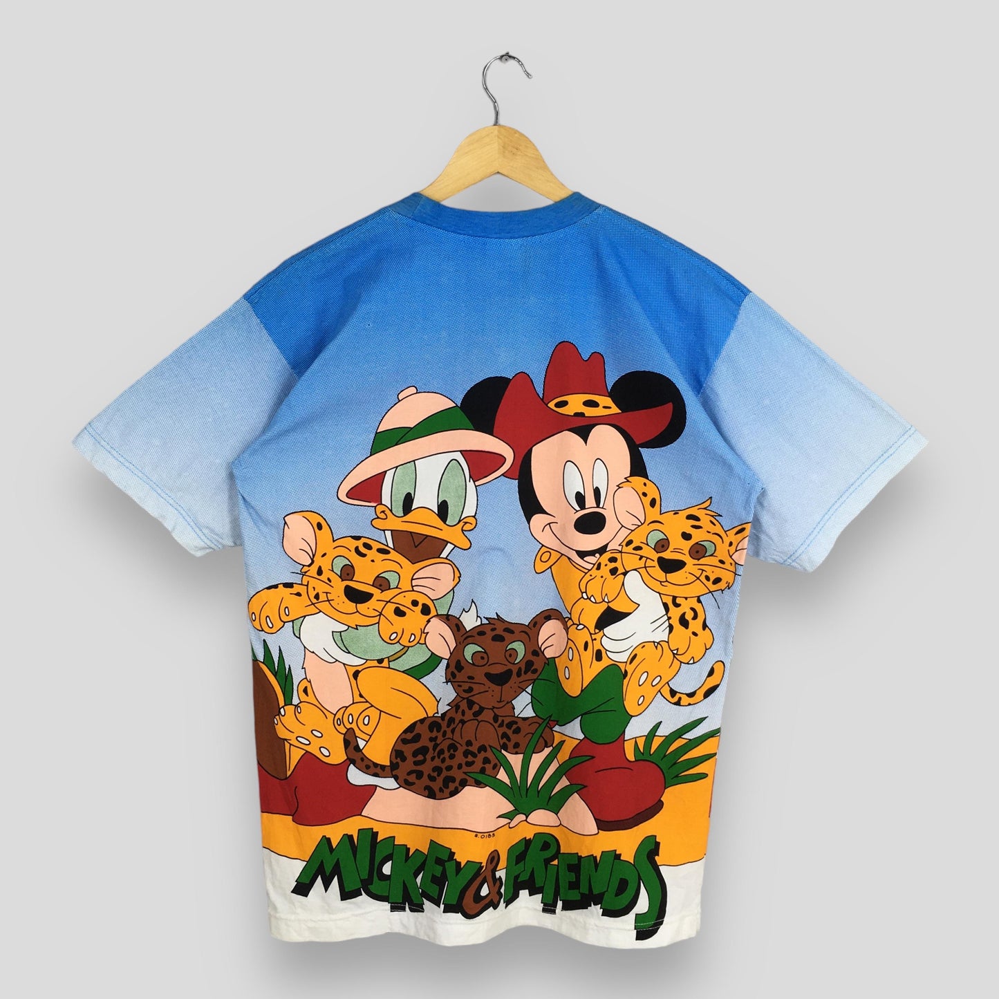 Disneyland Mickey And Friends Lions Cub Printed T shirt Medium