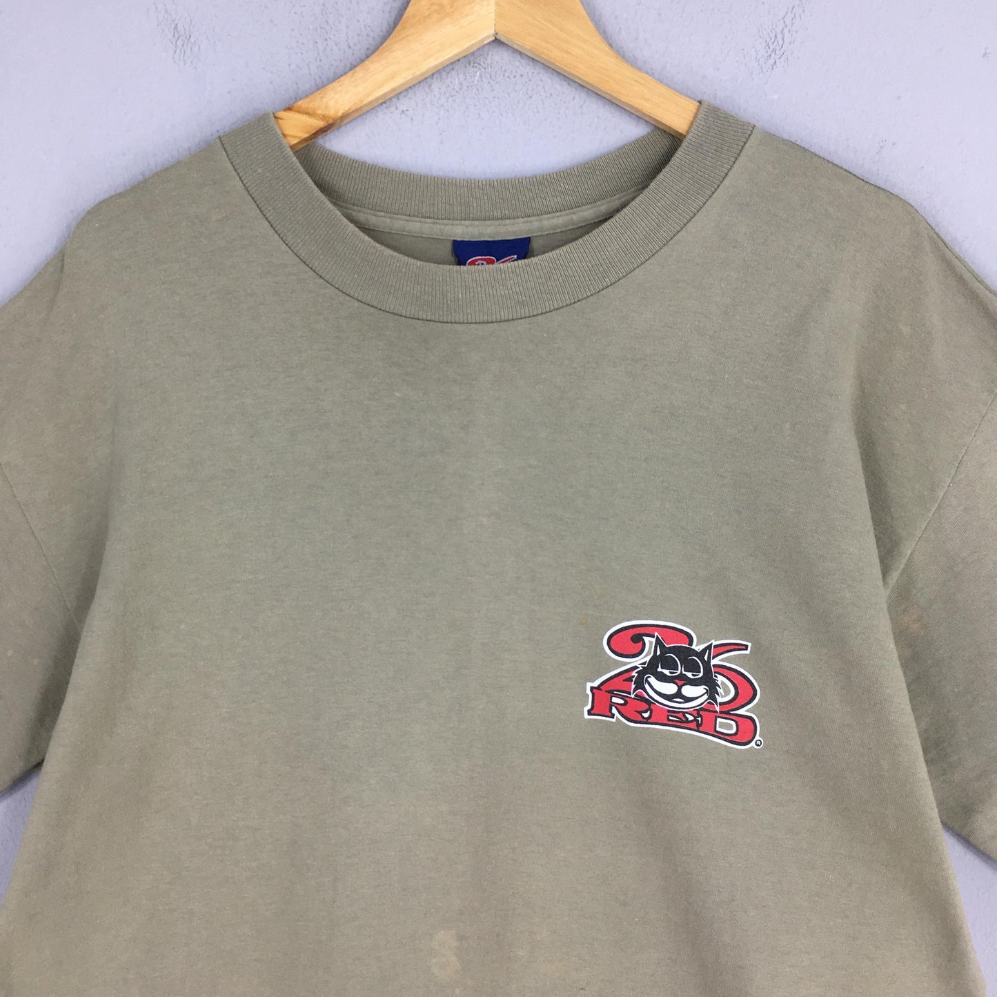 26 Red Skater Green T shirt Large