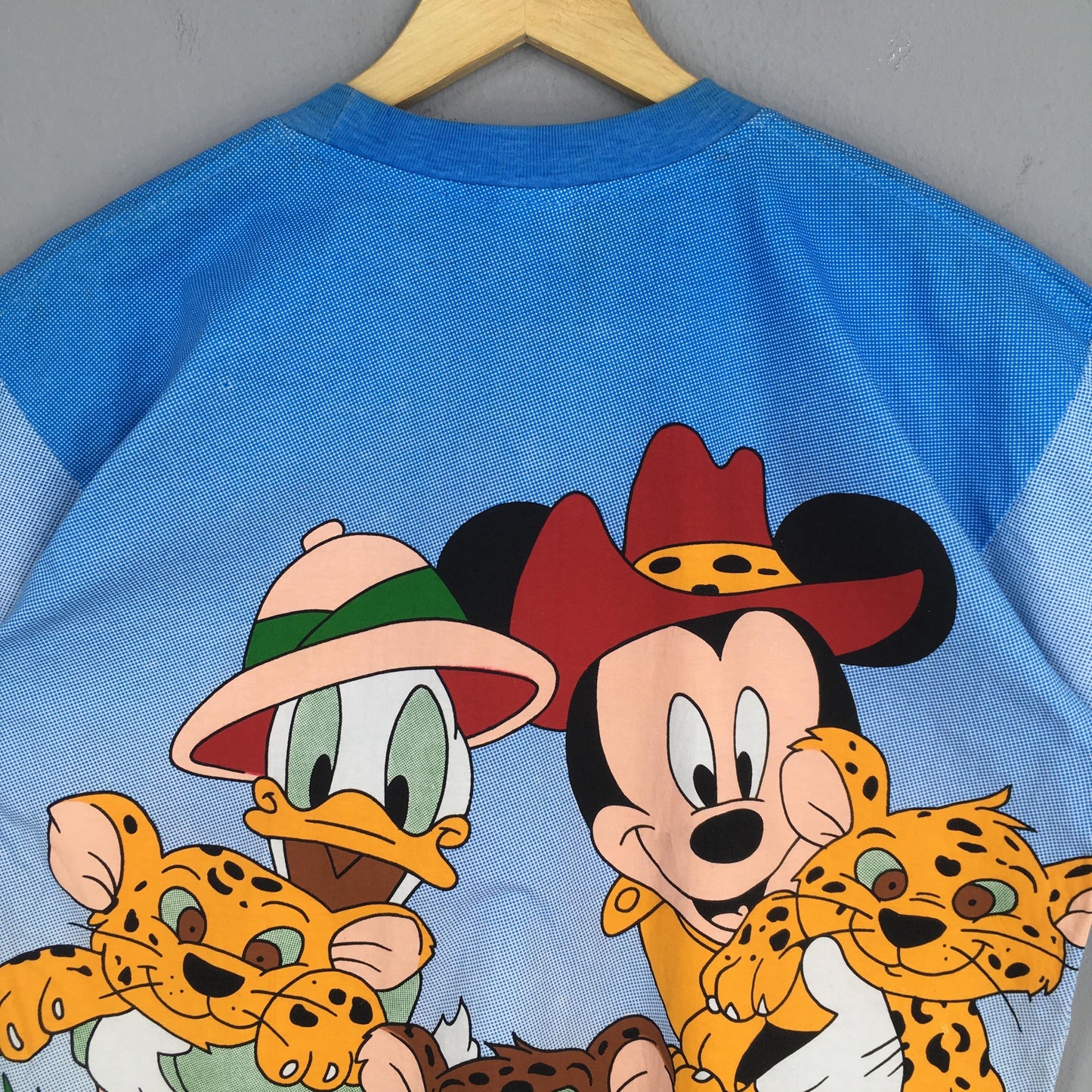 Disneyland Mickey And Friends Lions Cub Printed T shirt Medium