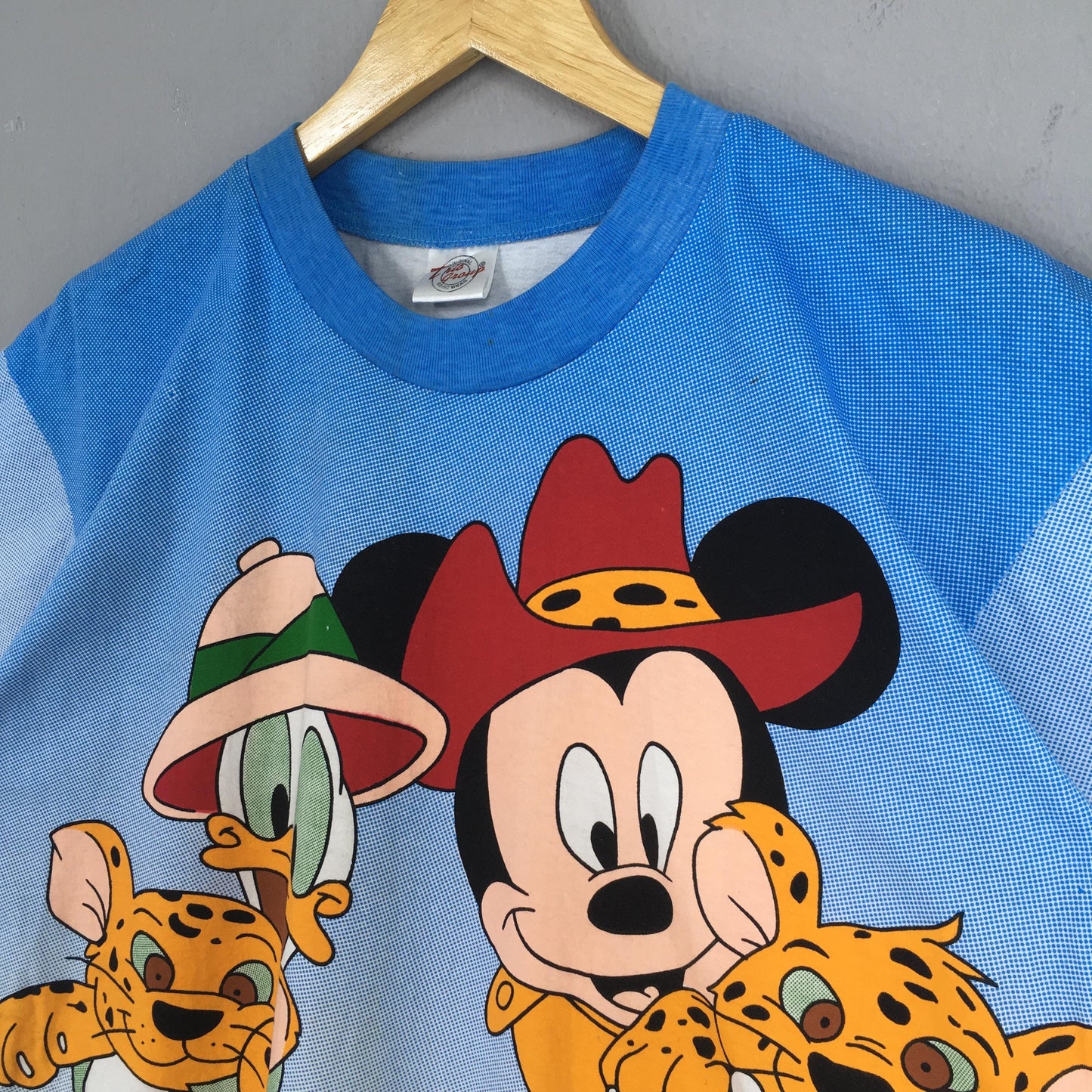 Disneyland Mickey And Friends Lions Cub Printed T shirt Medium