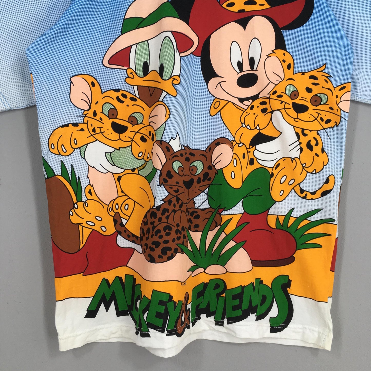 Disneyland Mickey And Friends Lions Cub Printed T shirt Medium