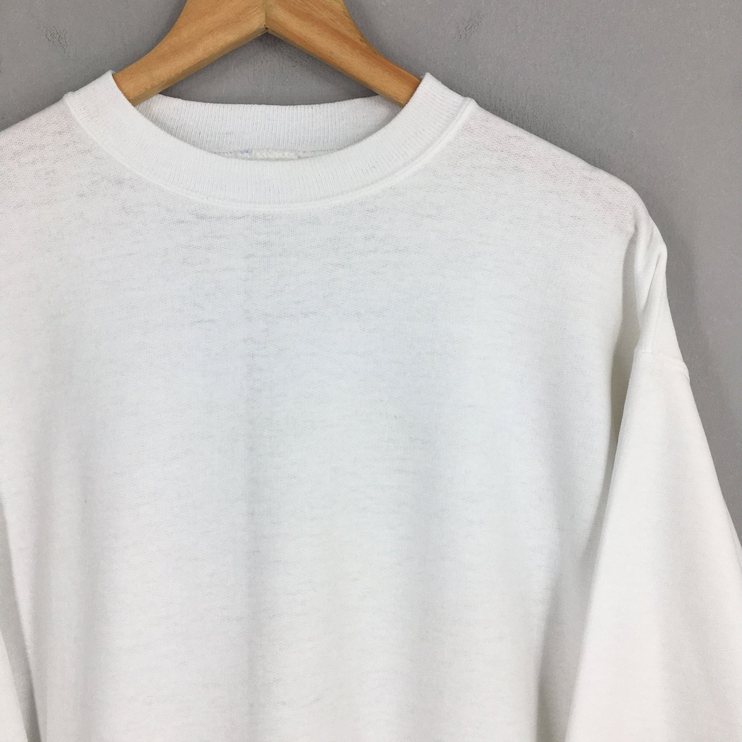 Hanes Plain White Sweatshirt Medium